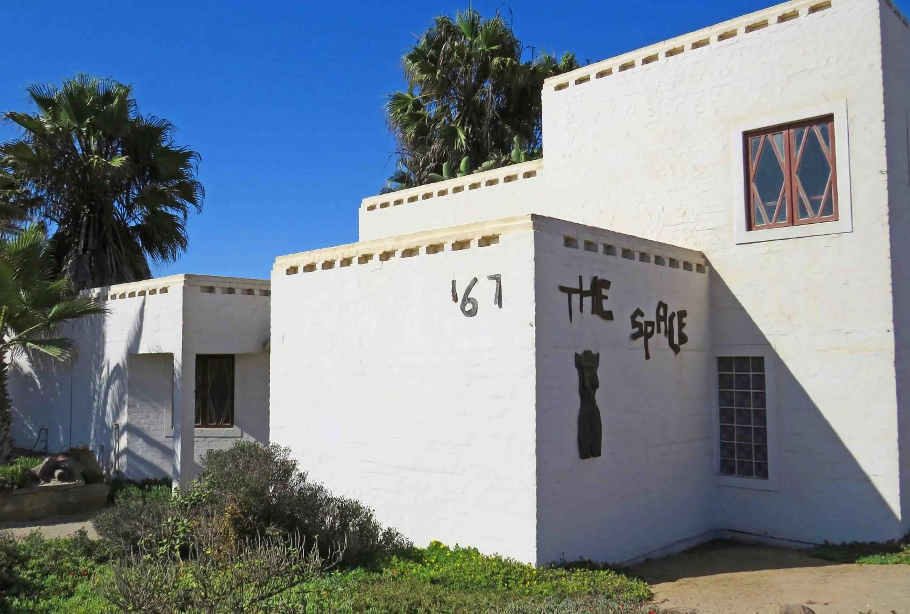 Property Building in Alternative Space B & B