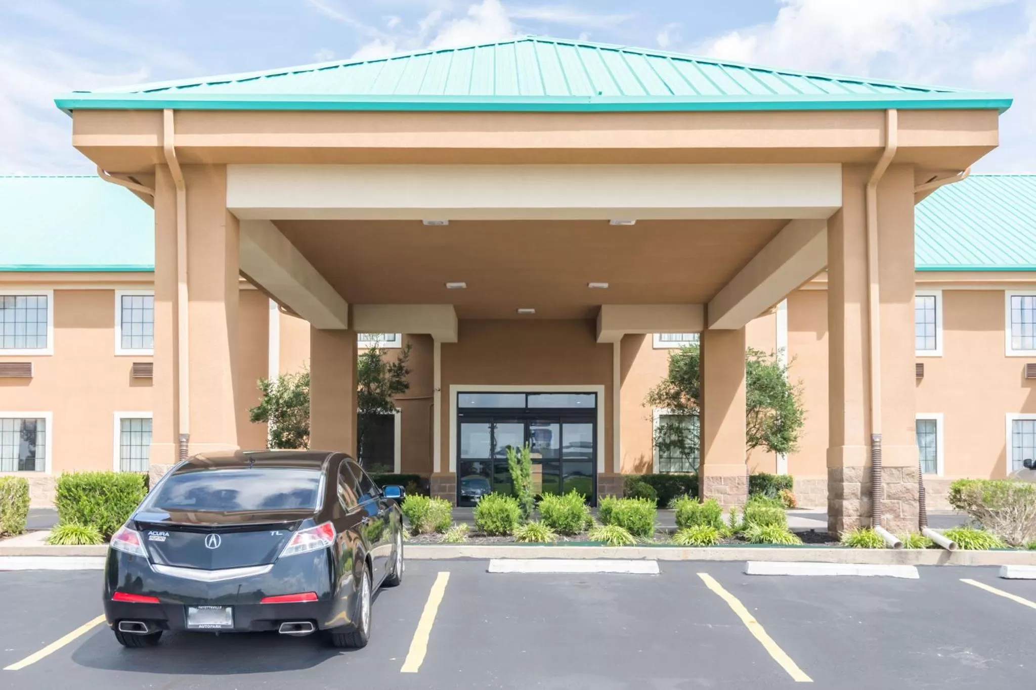 Property building in Quality Inn & Suites of Alma - Northeast from Fort Smith