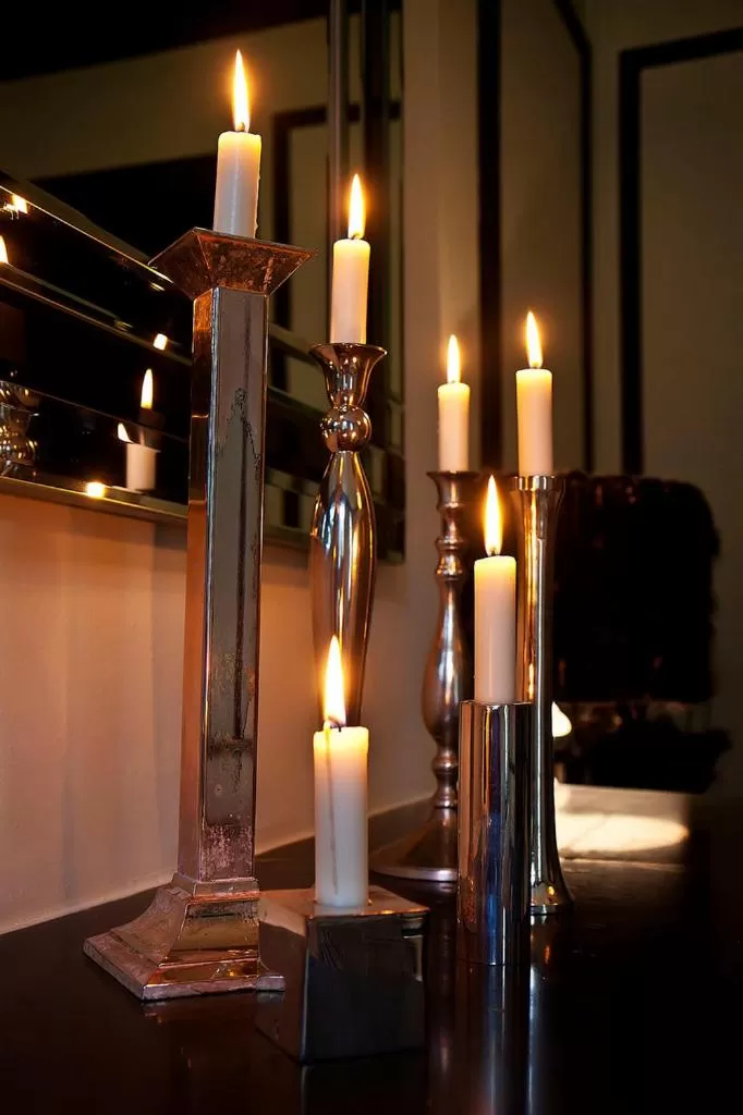 Decorative detail in Maison De Plumes