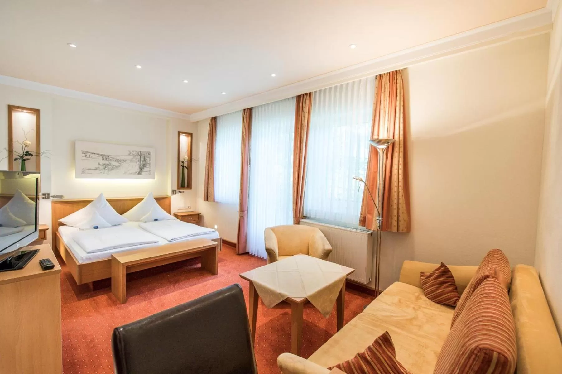 Photo of the whole room, Bed in Hotel Hanses-Bräutigam