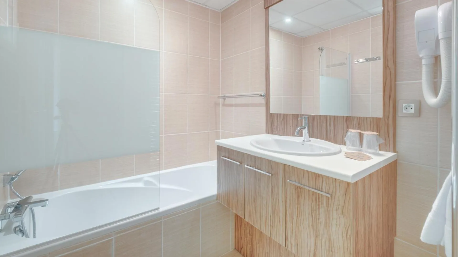 Bathroom in Vacancéole – Le Domaine de Camiole