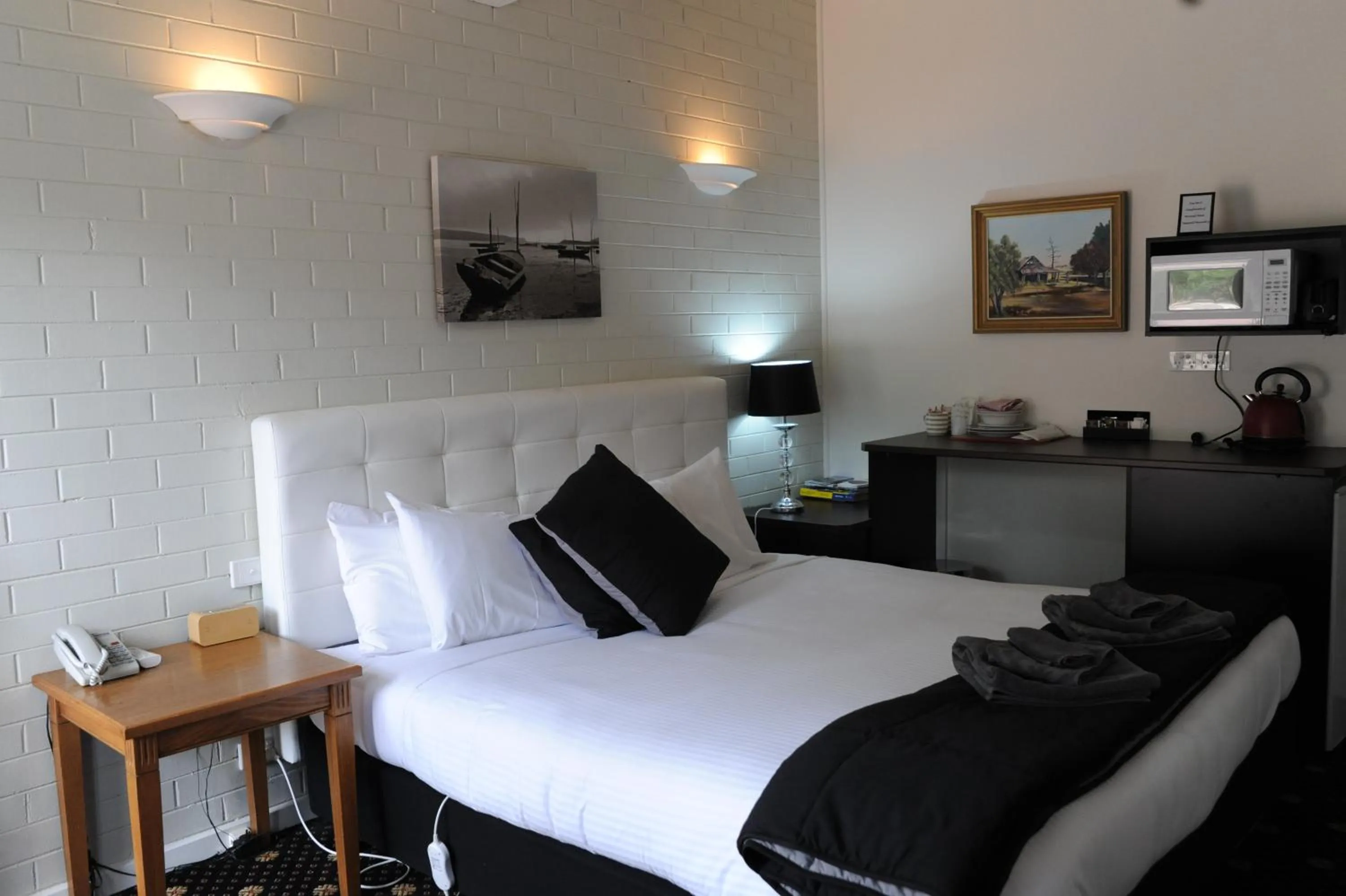 Bedroom, Bed in Norwood House Motel & Receptions