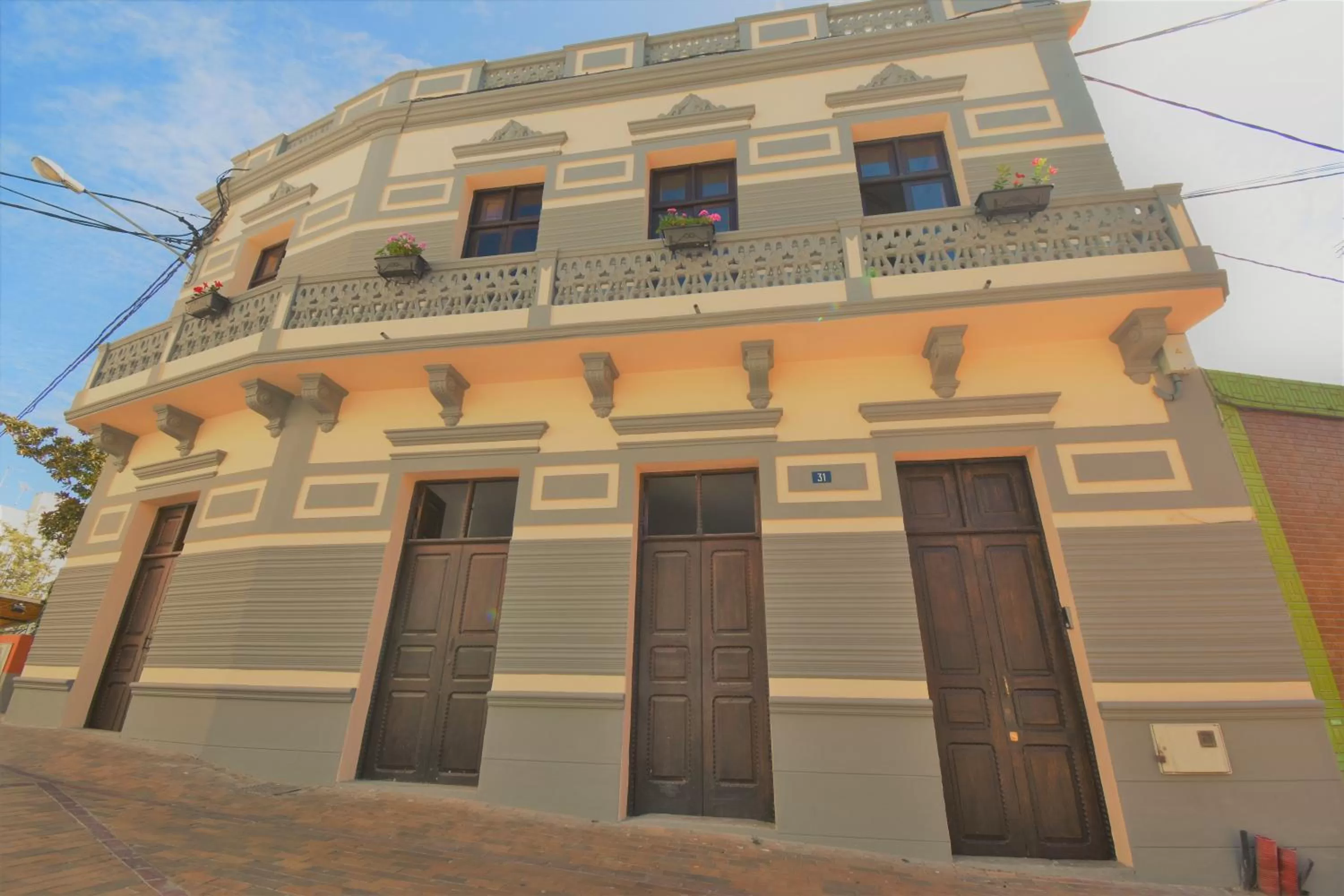 Property building in Villa Nestor