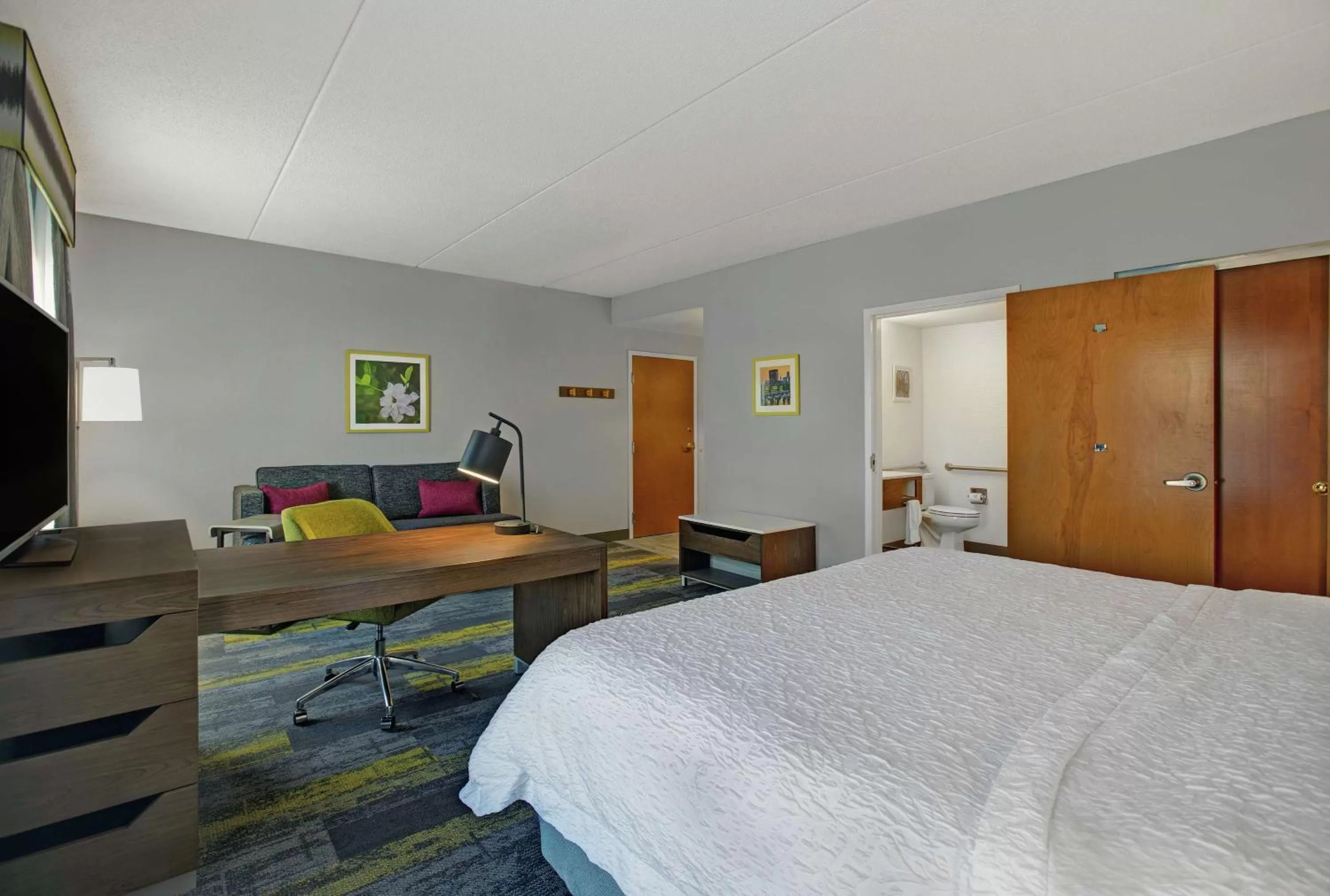 Bedroom, Bed in Hampton Inn & Suites Augusta West