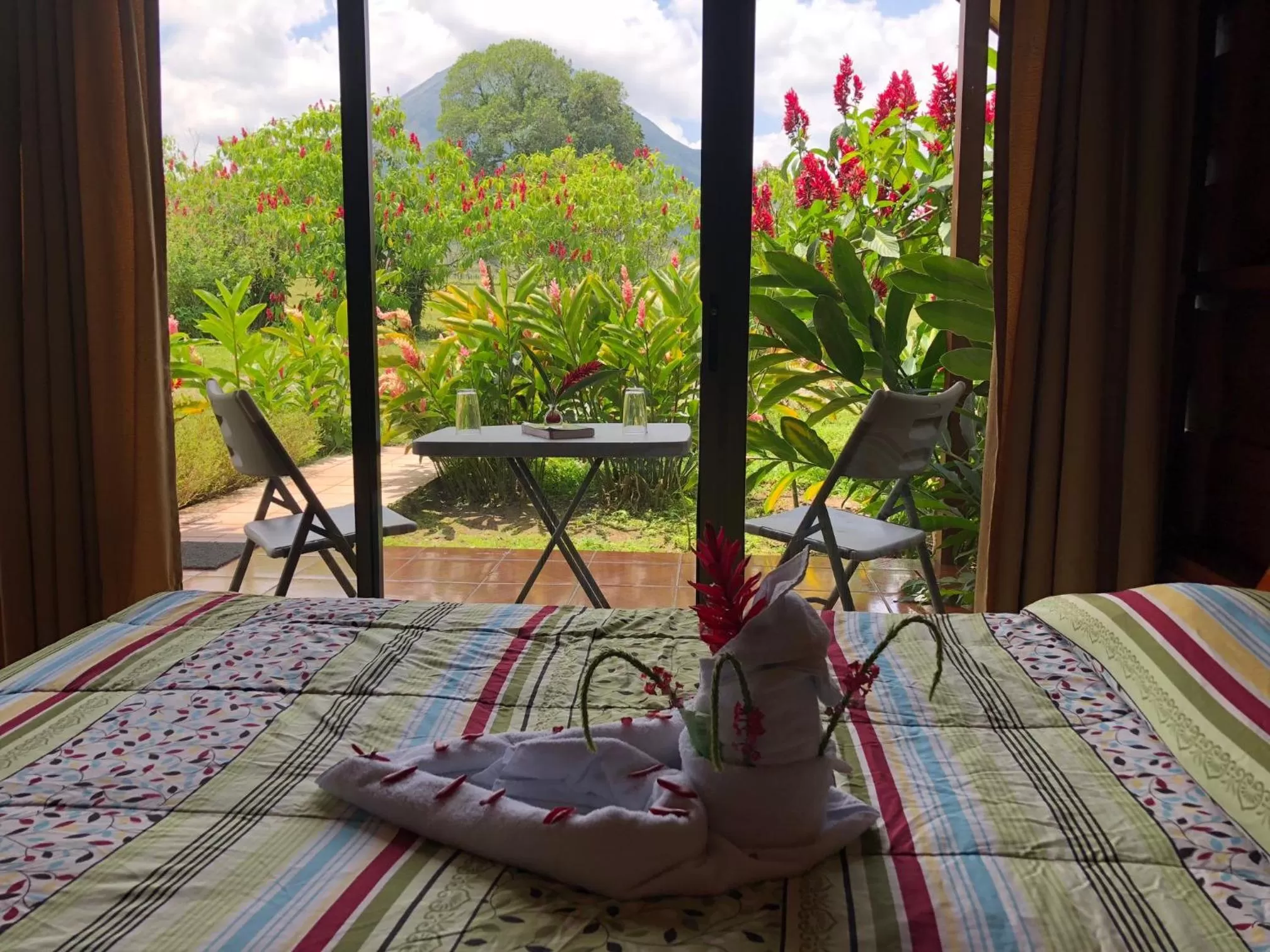 Balcony/Terrace, Bed in Hotel Villas Vista Arenal