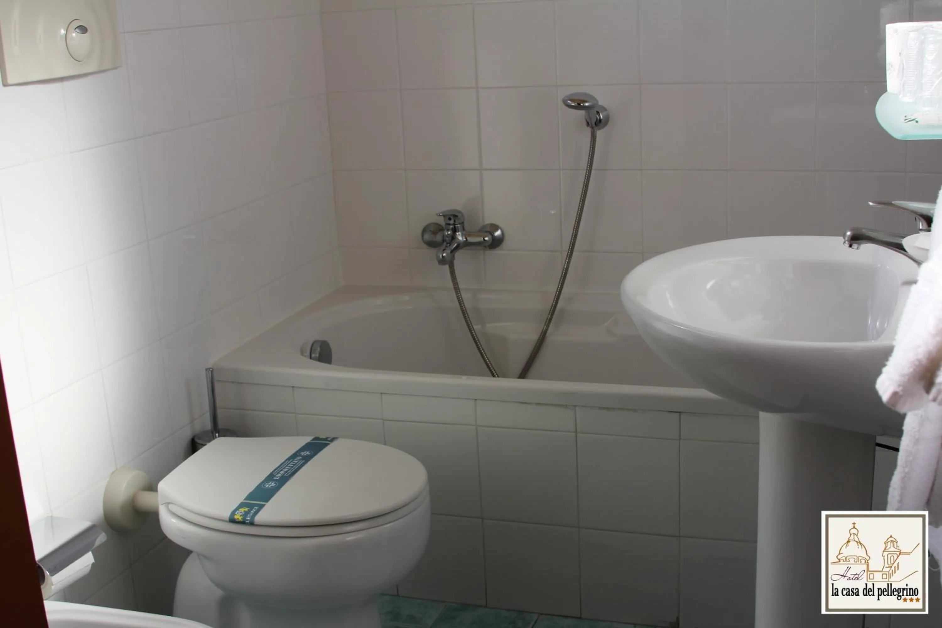 Shower in Hotel La Casa Del Pellegrino