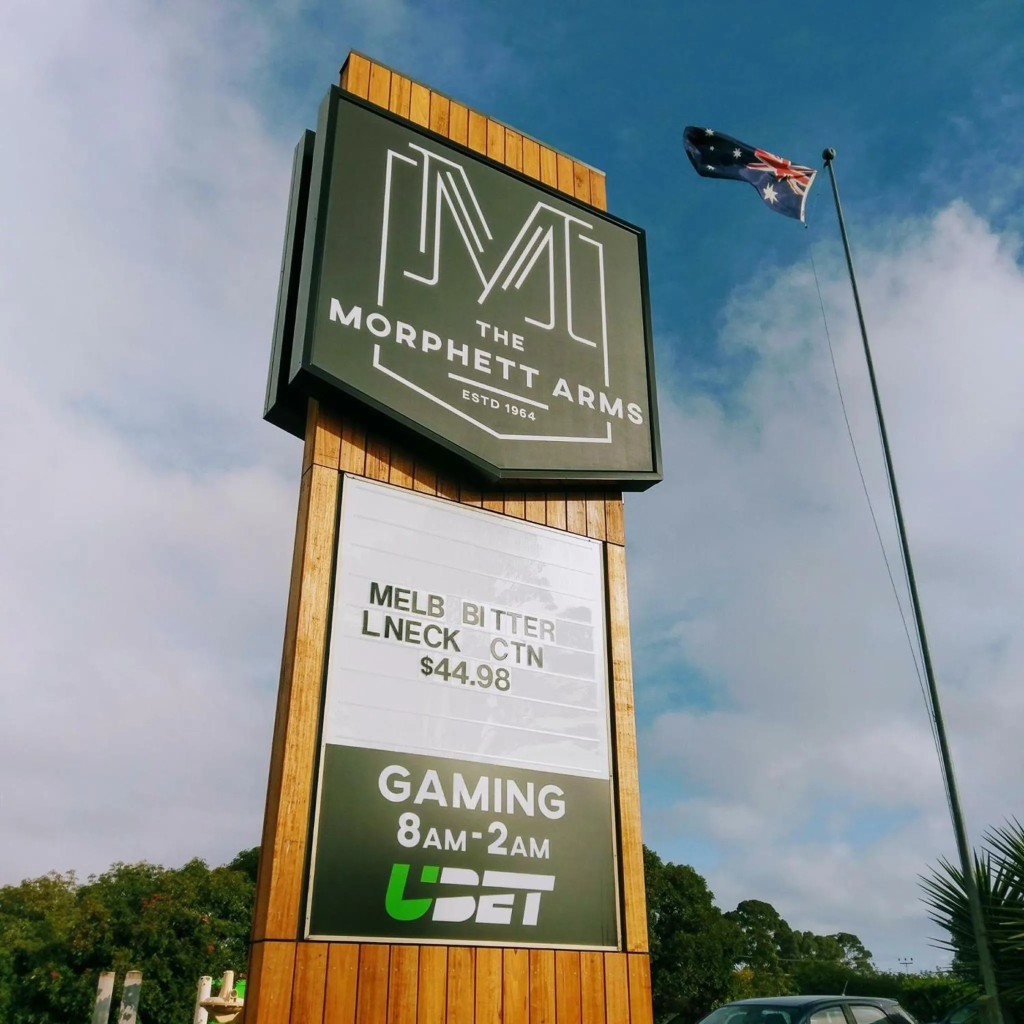 Property building in Morphett Arms Hotel