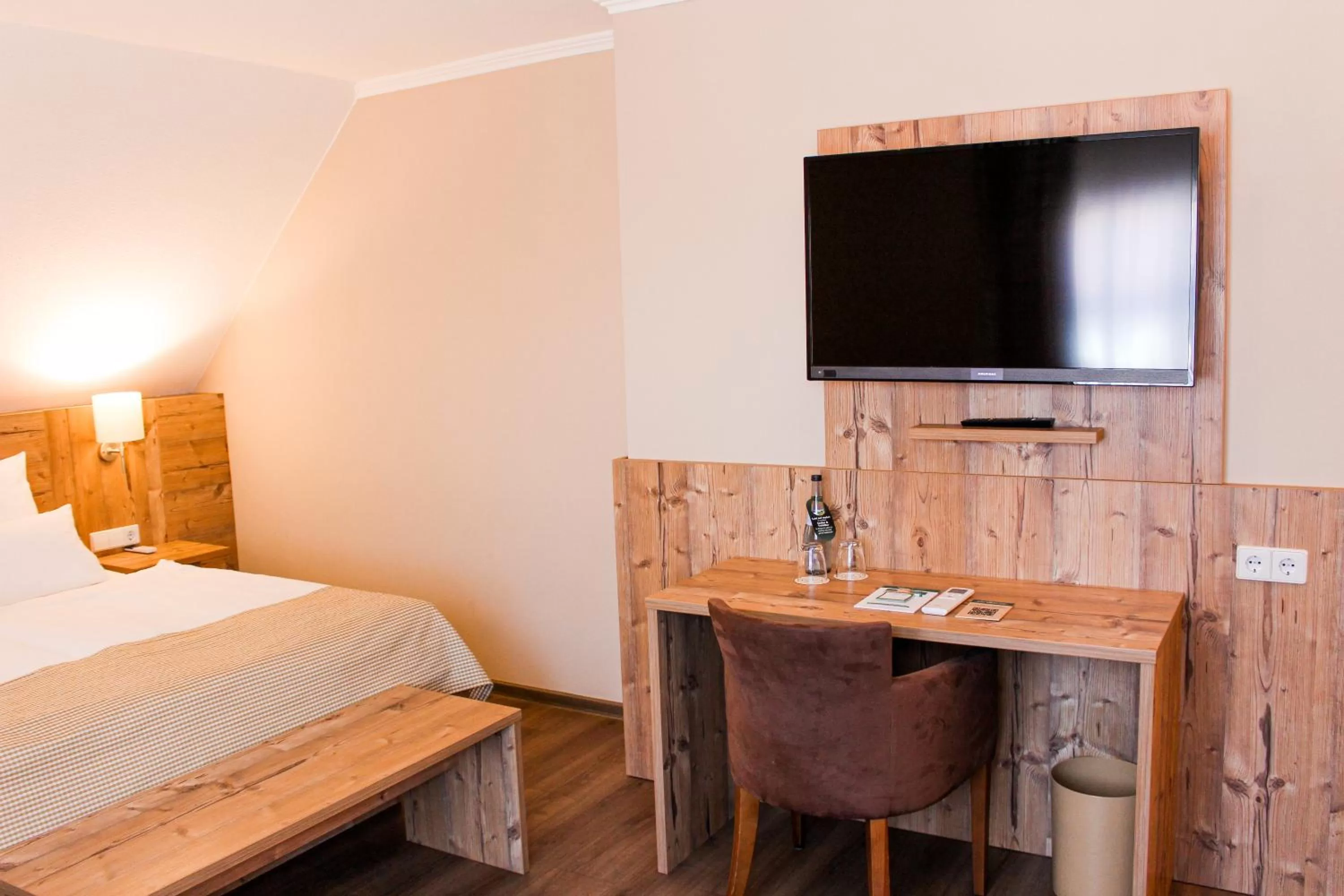 Bed in Hotel & Restaurant Zum Reussenstein