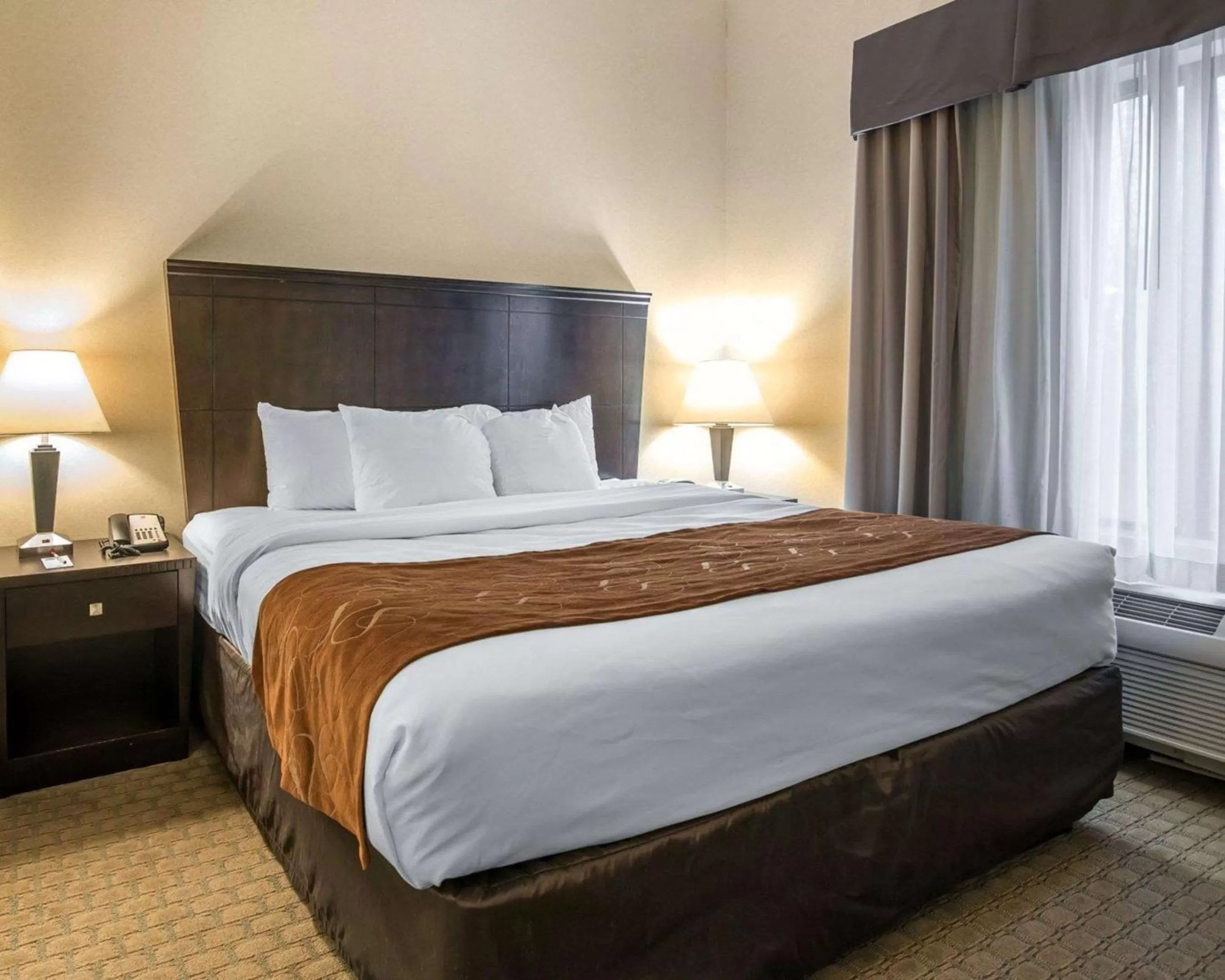 Photo of the whole room in University Inn Vestal