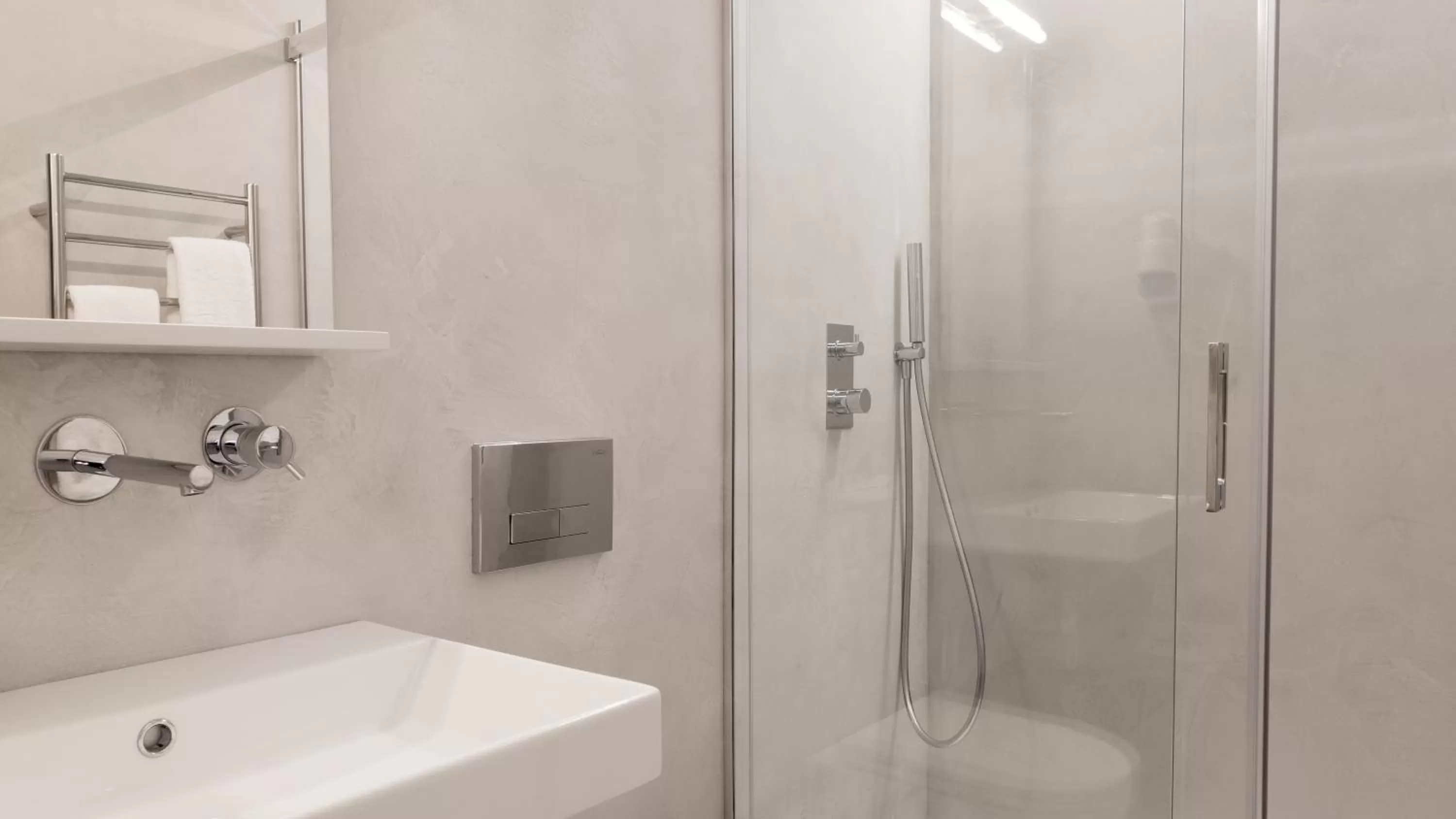 Shower in Braga Heritage Lofts