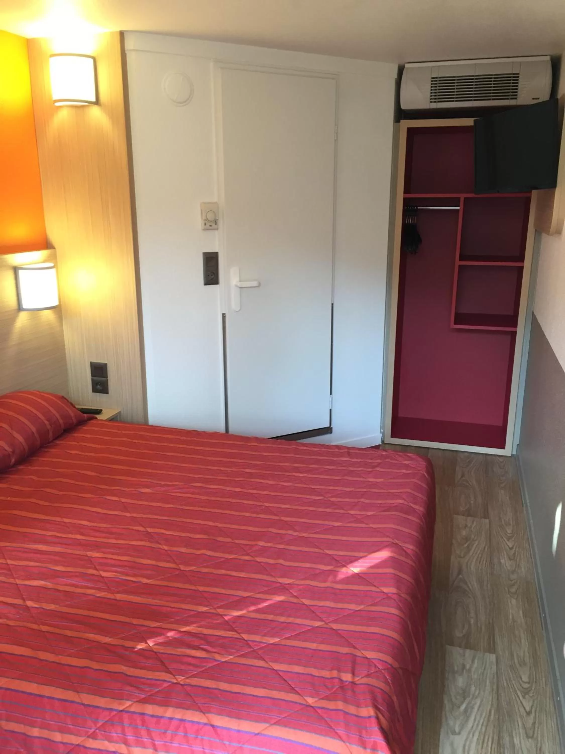 Photo of the whole room, Bed in Premiere Classe Montpellier Ouest - St Jean De Vedas