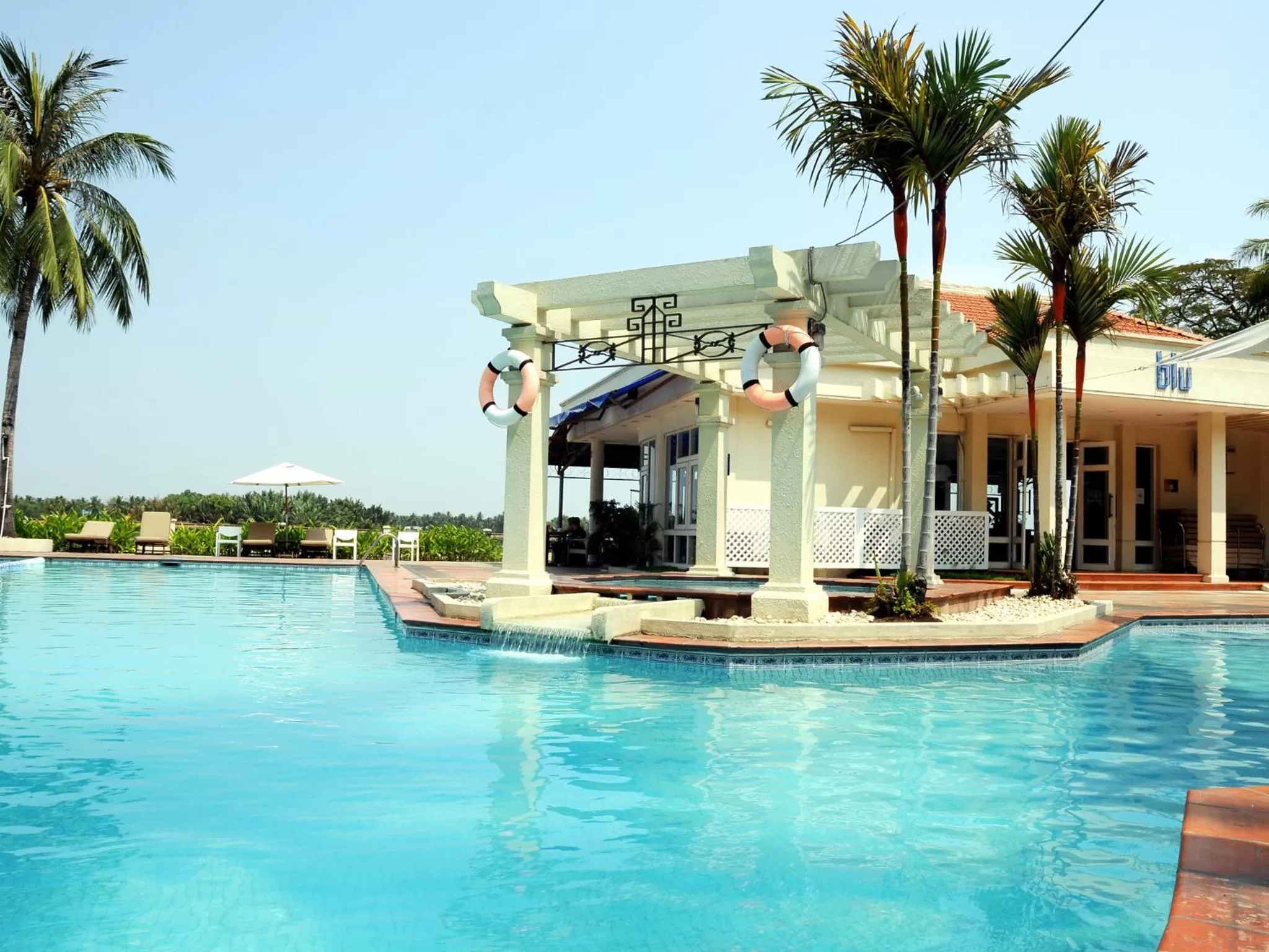 Swimming pool in Riverside Serviced Apartments