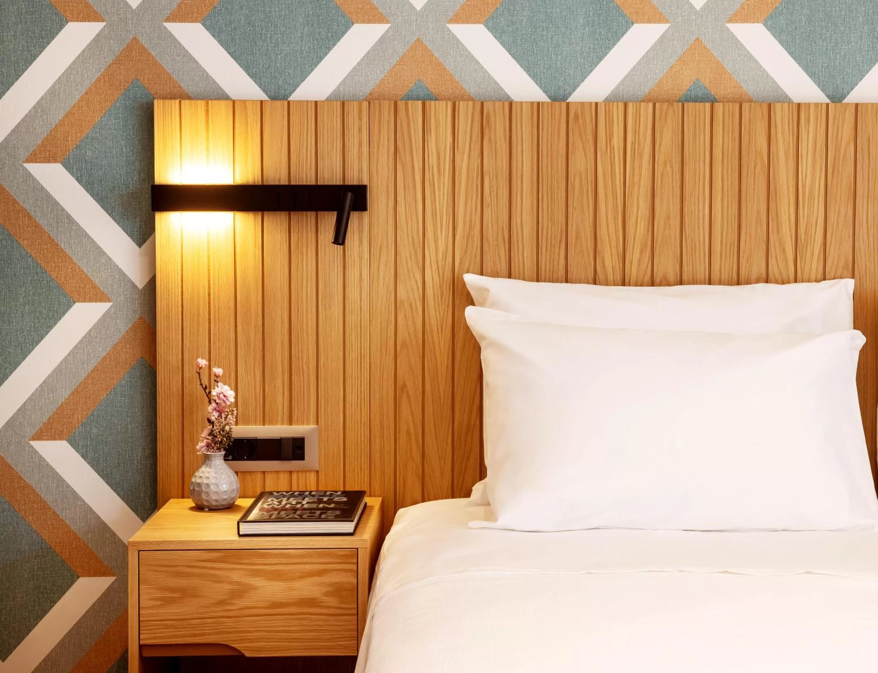 Bed in DAYS City Suites Athens