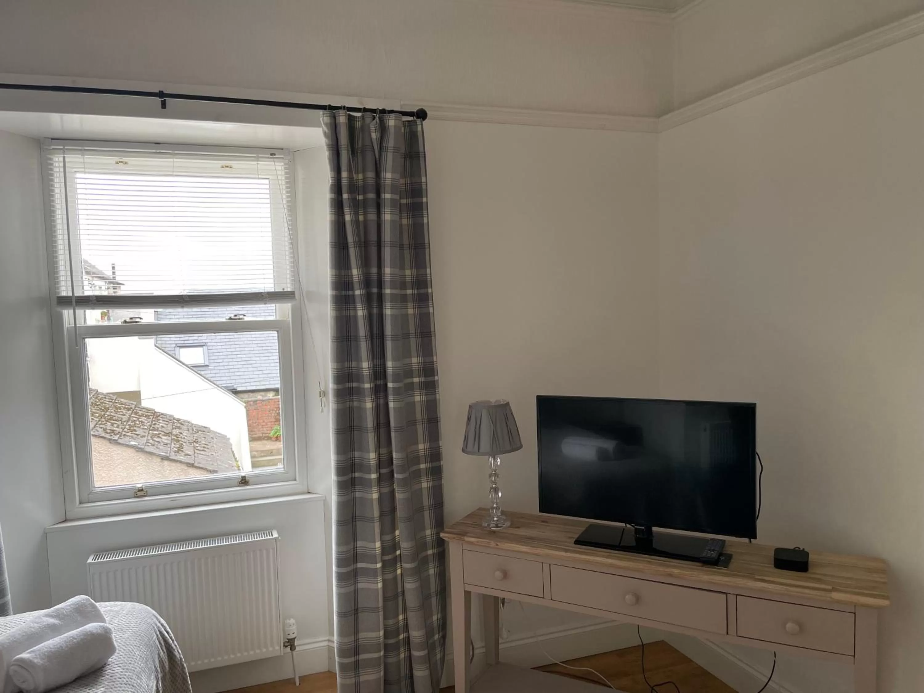 TV and multimedia, TV/Entertainment Center in Banners House Hotel