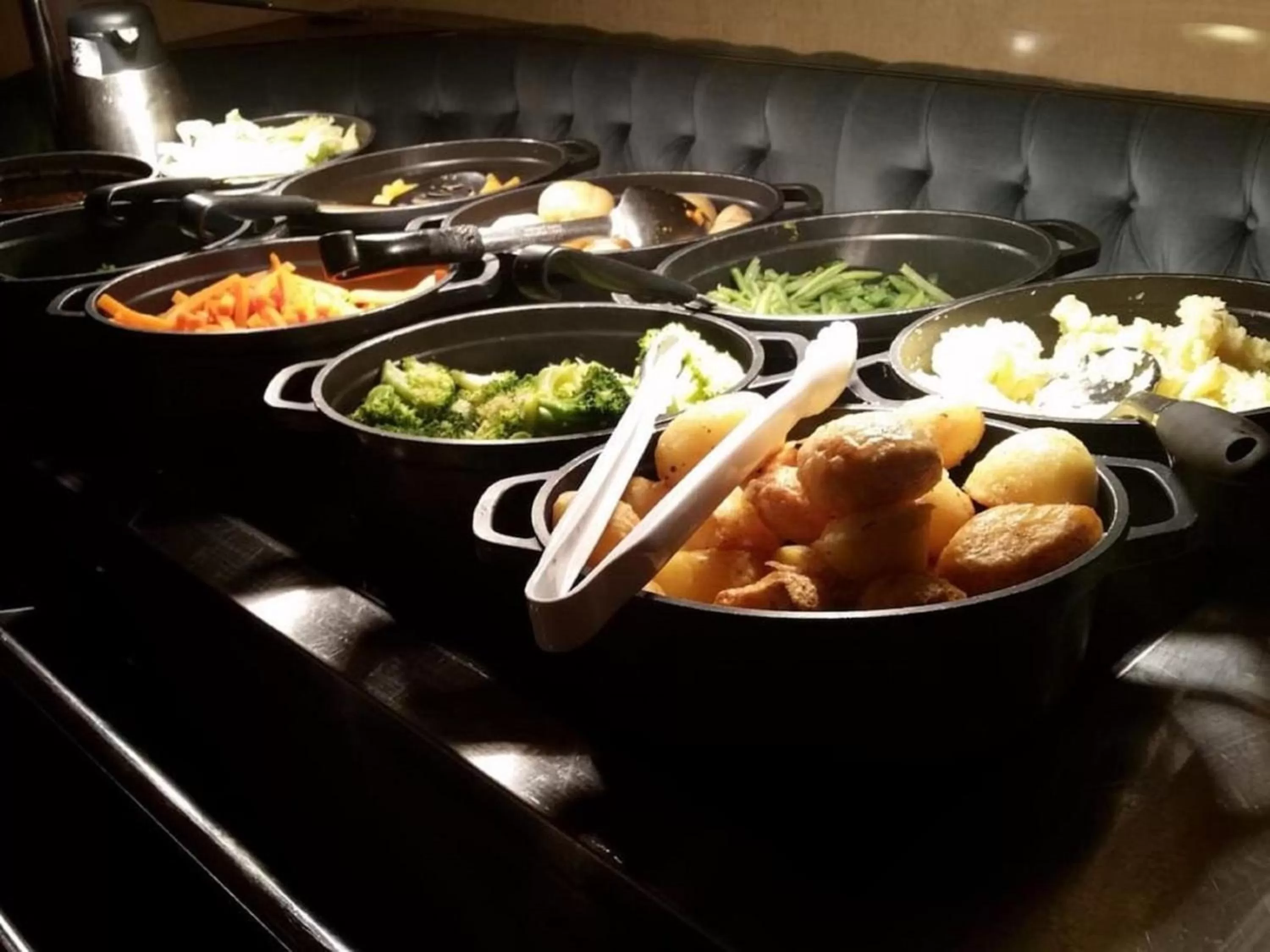 Food and drinks in Hatters Hotel