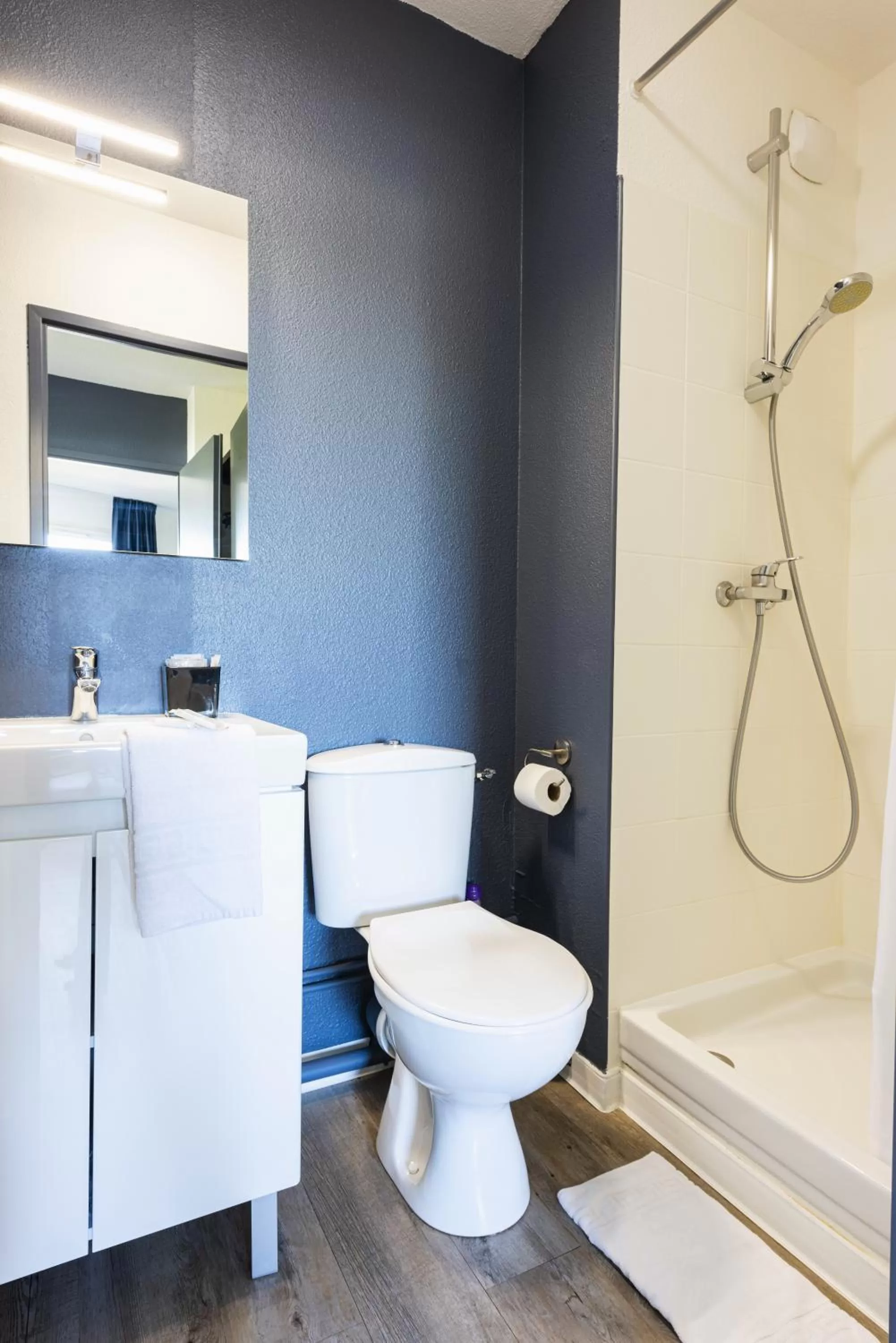 Bathroom in Ténéo Apparthotel Bordeaux - Gare Saint Jean