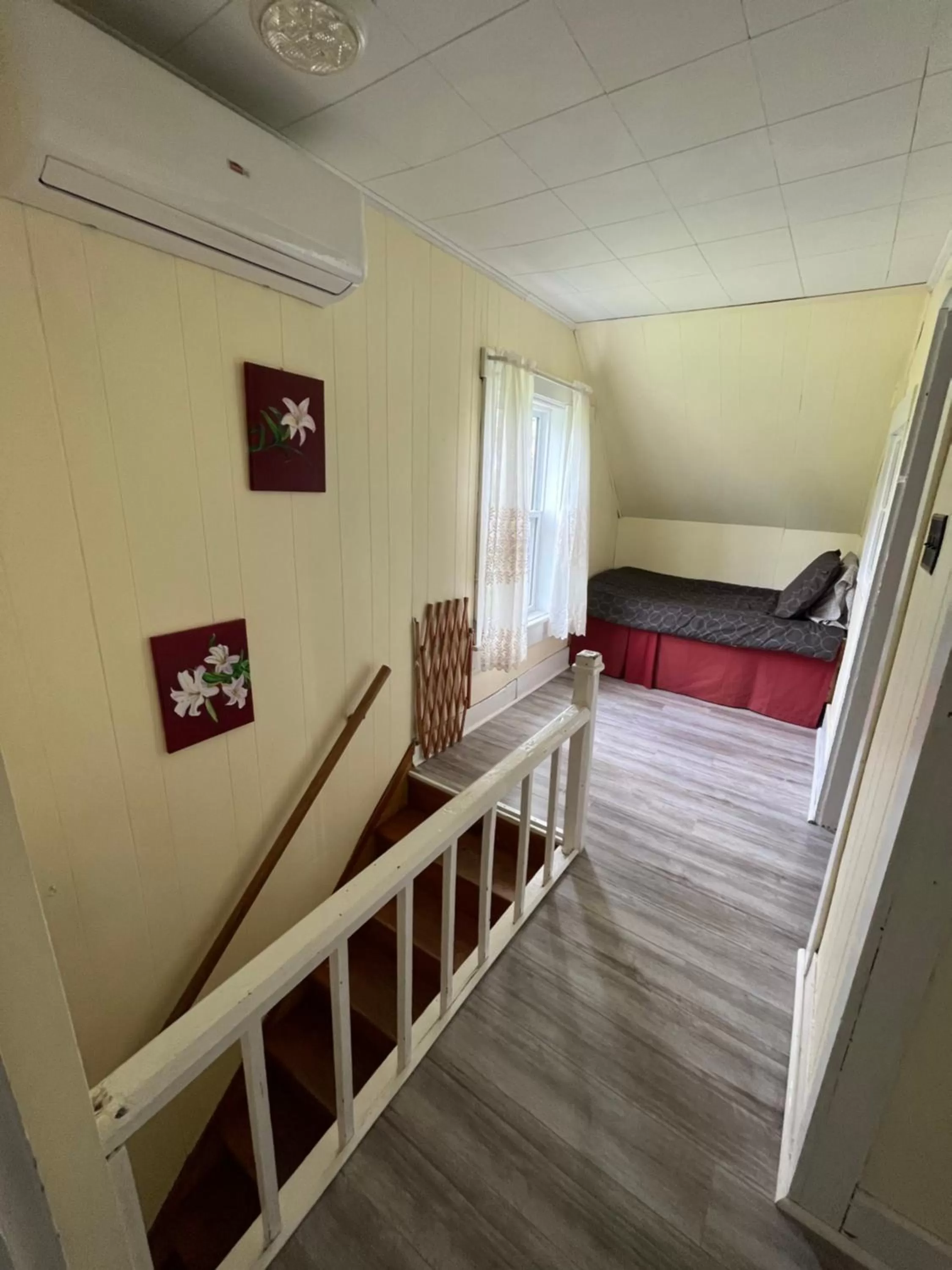 Bed in Alma Shore Lane Suites & Cottages