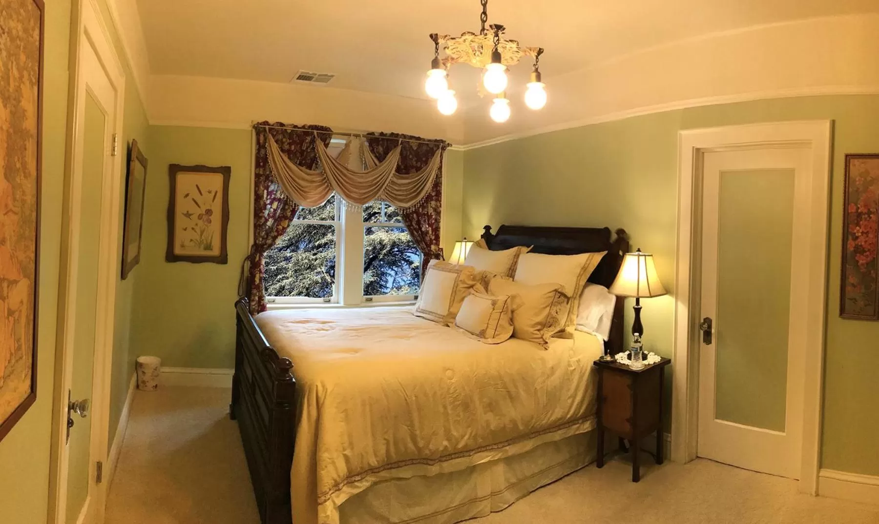 Bed in The Inn on Knowles Hill Bed & Breakfast Hotel