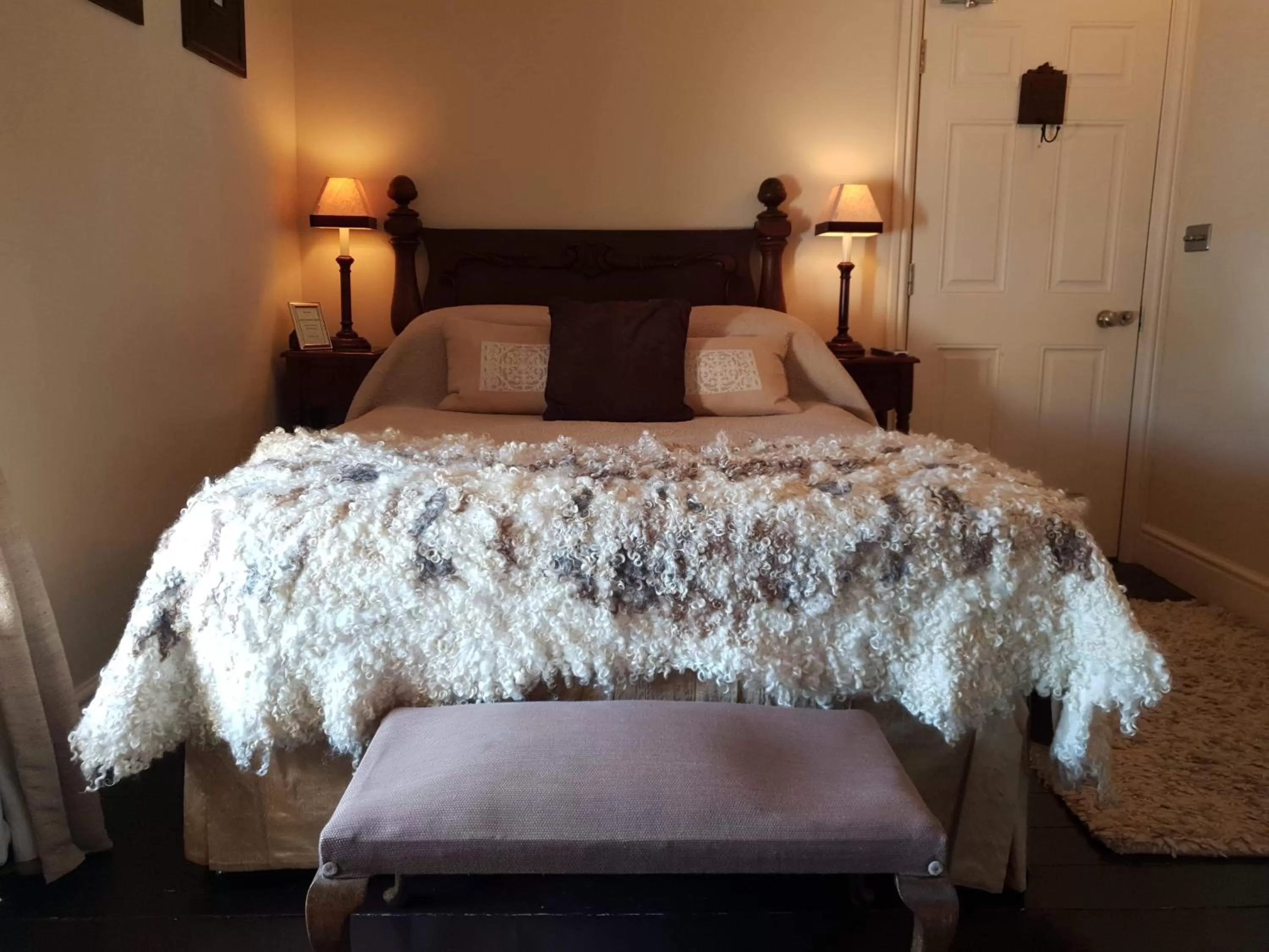 Double Room in The New White Lion