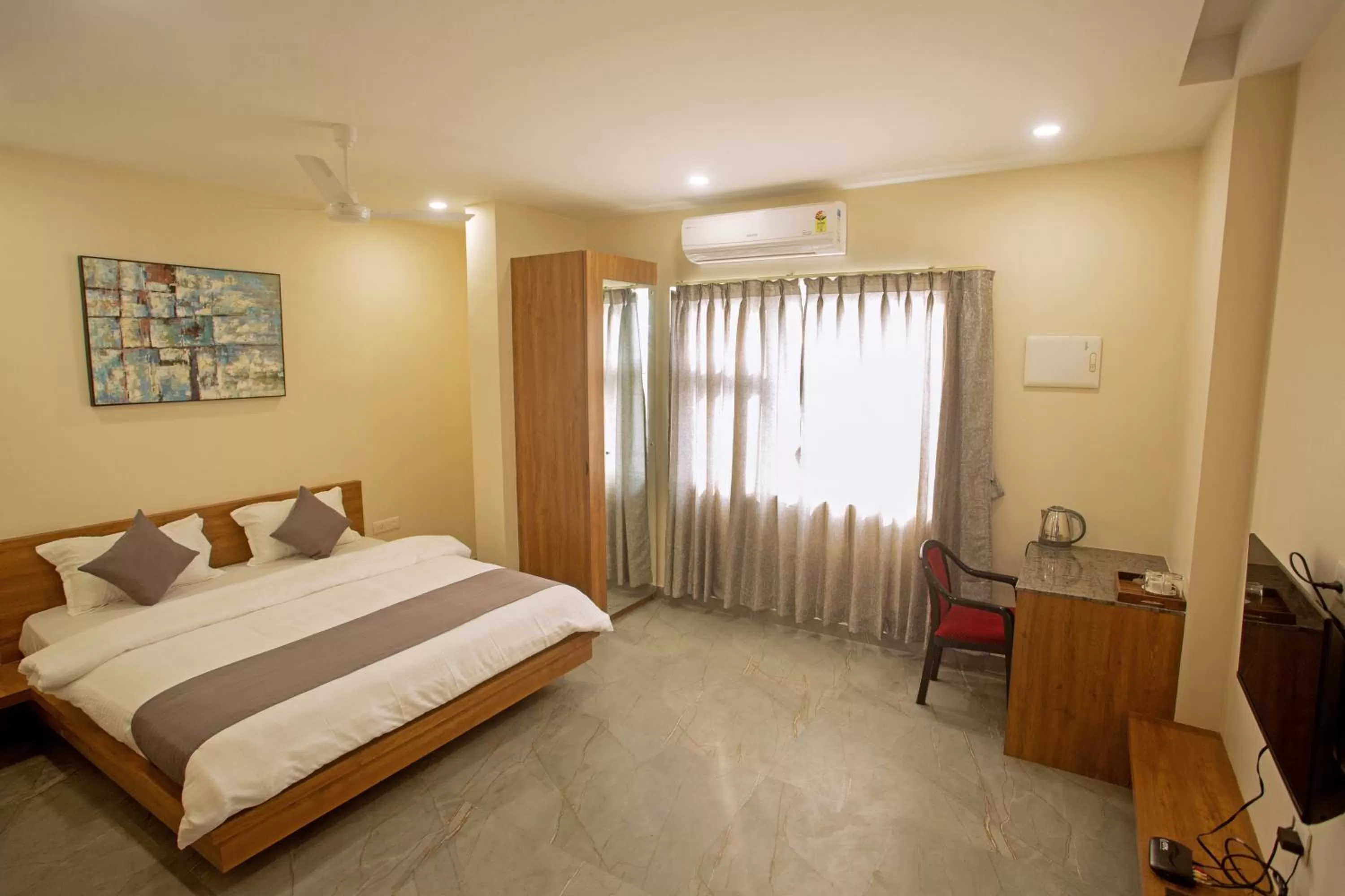 Photo of the whole room in Grey House Inn