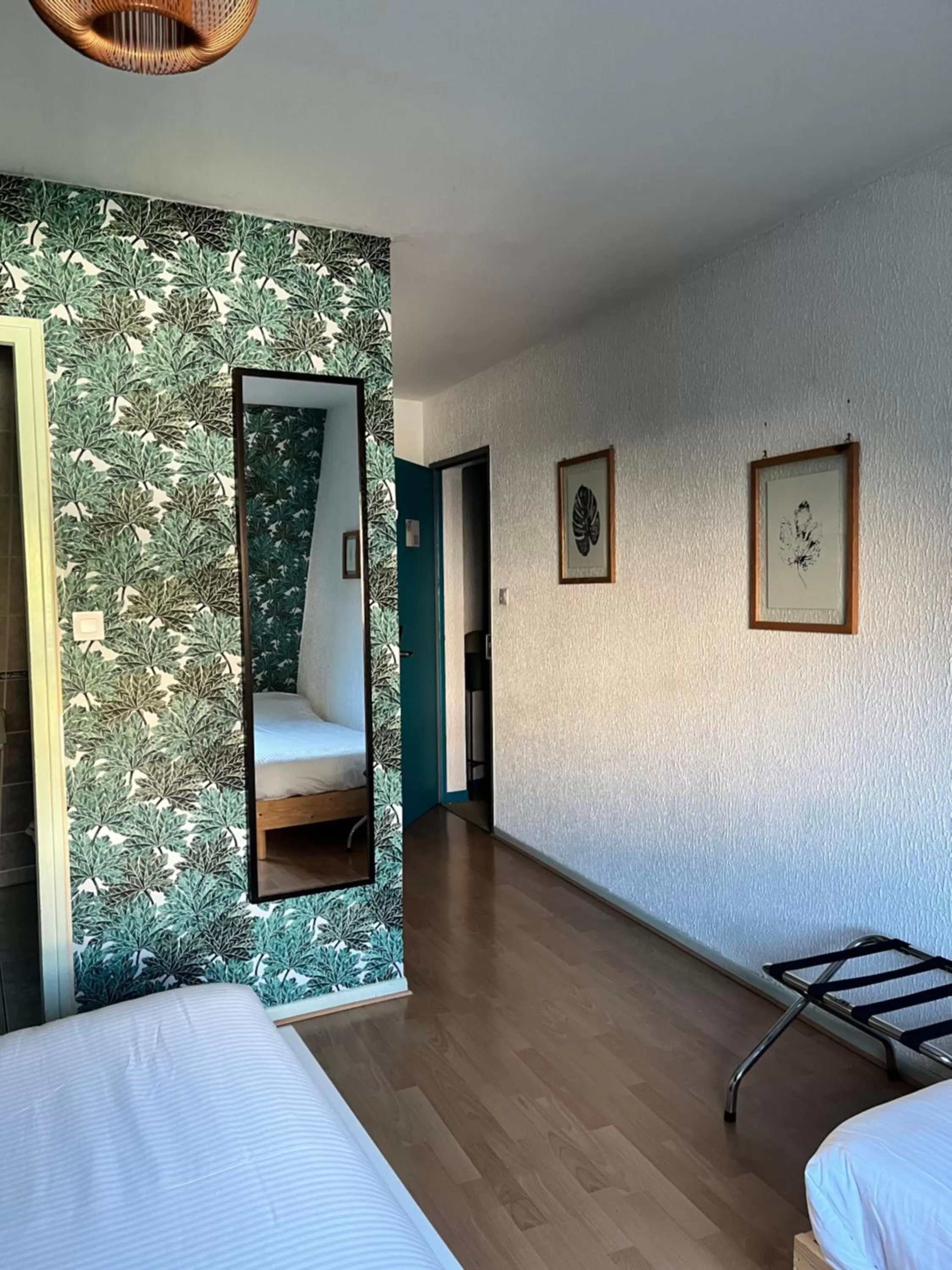 Photo of the whole room, Bed in Hôtel Le Thurot- Dijon Centre ville Gare