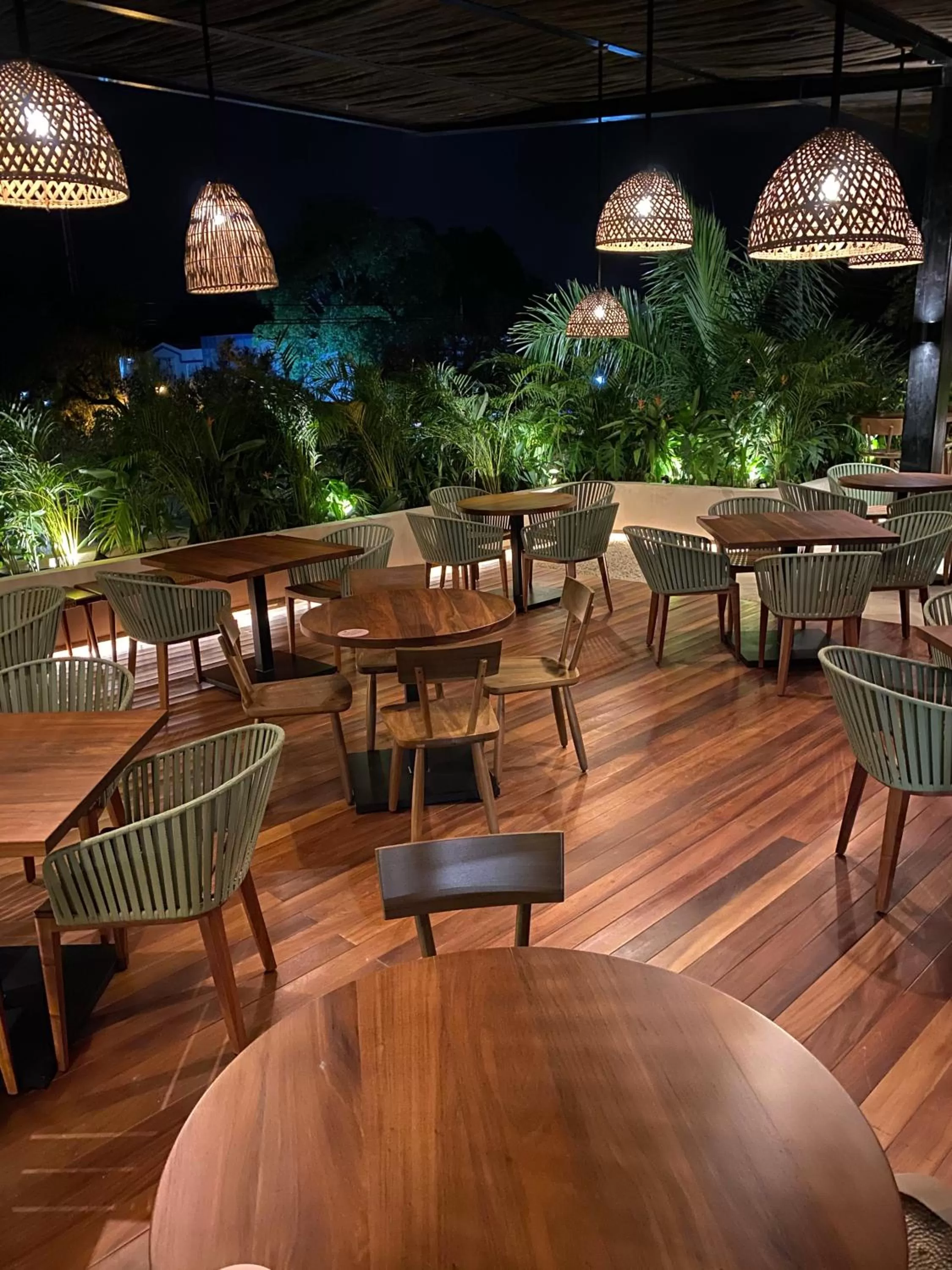 Restaurant/places to eat in Wayam Mundo Imperial