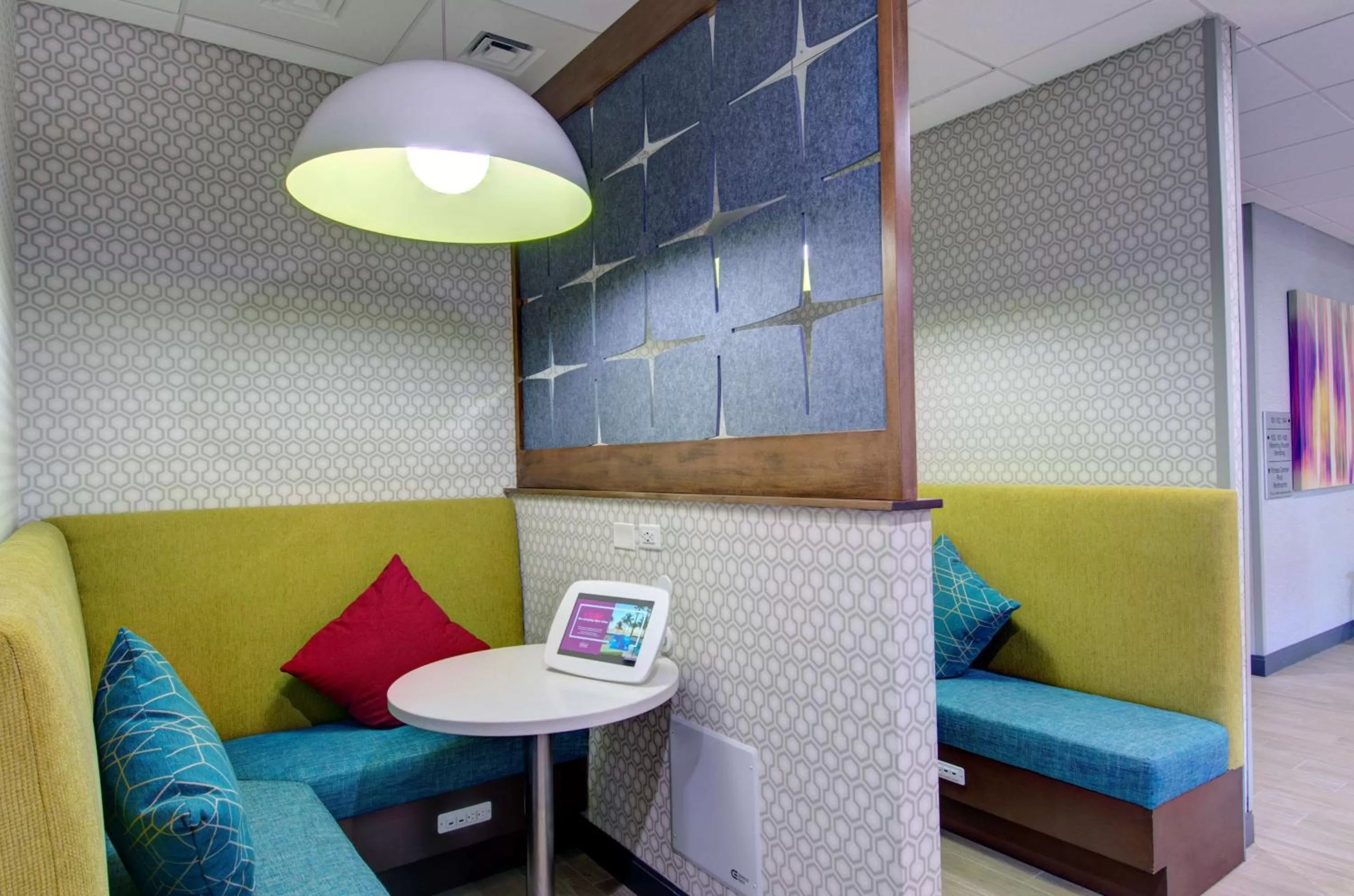 Business facilities in Hampton Inn & Suites Portland West