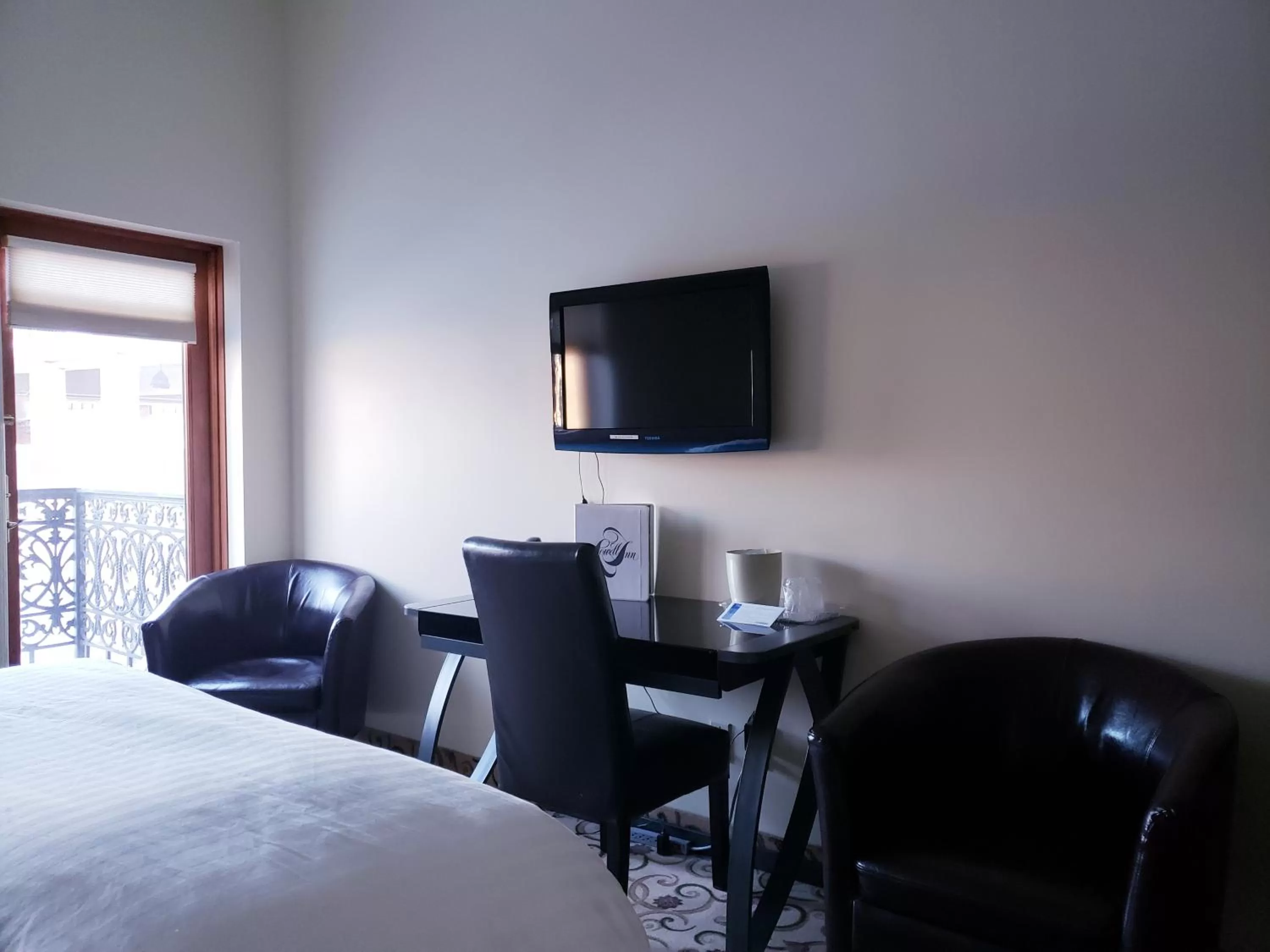 TV and multimedia, TV/Entertainment Center in Lowell Inn