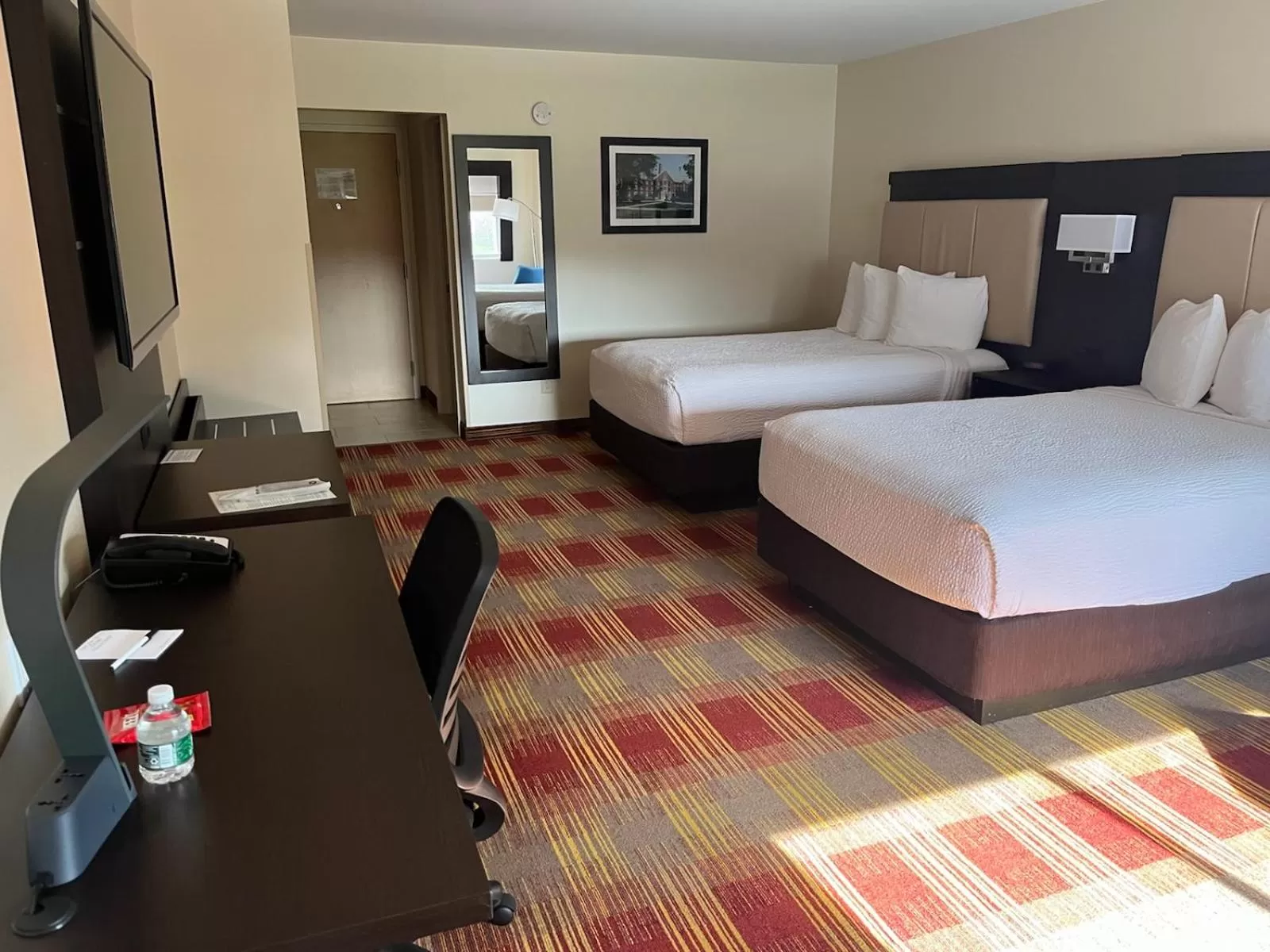 Photo of the whole room, Bed in The Inn on Storrs