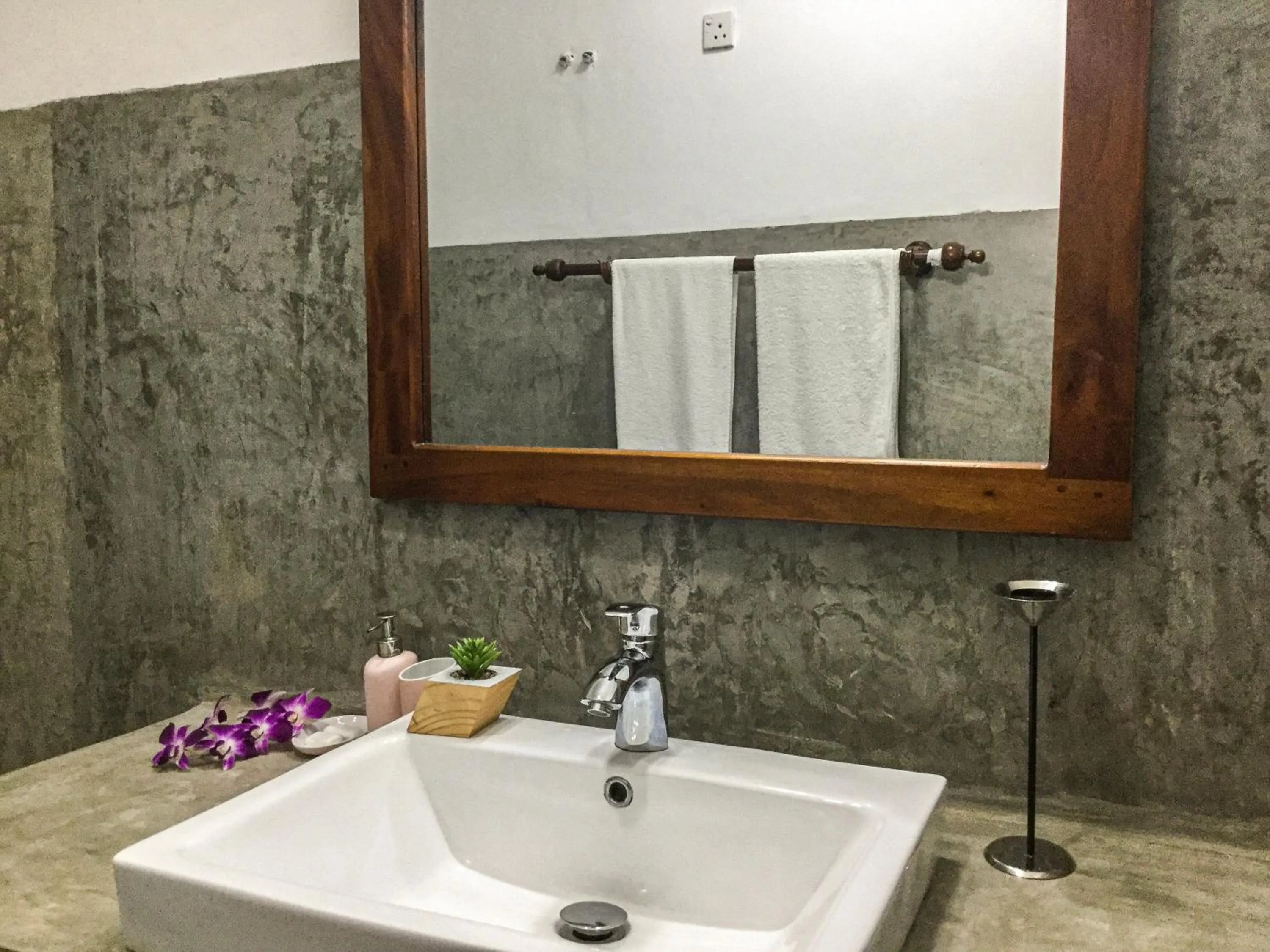 Bathroom in Hanthana House