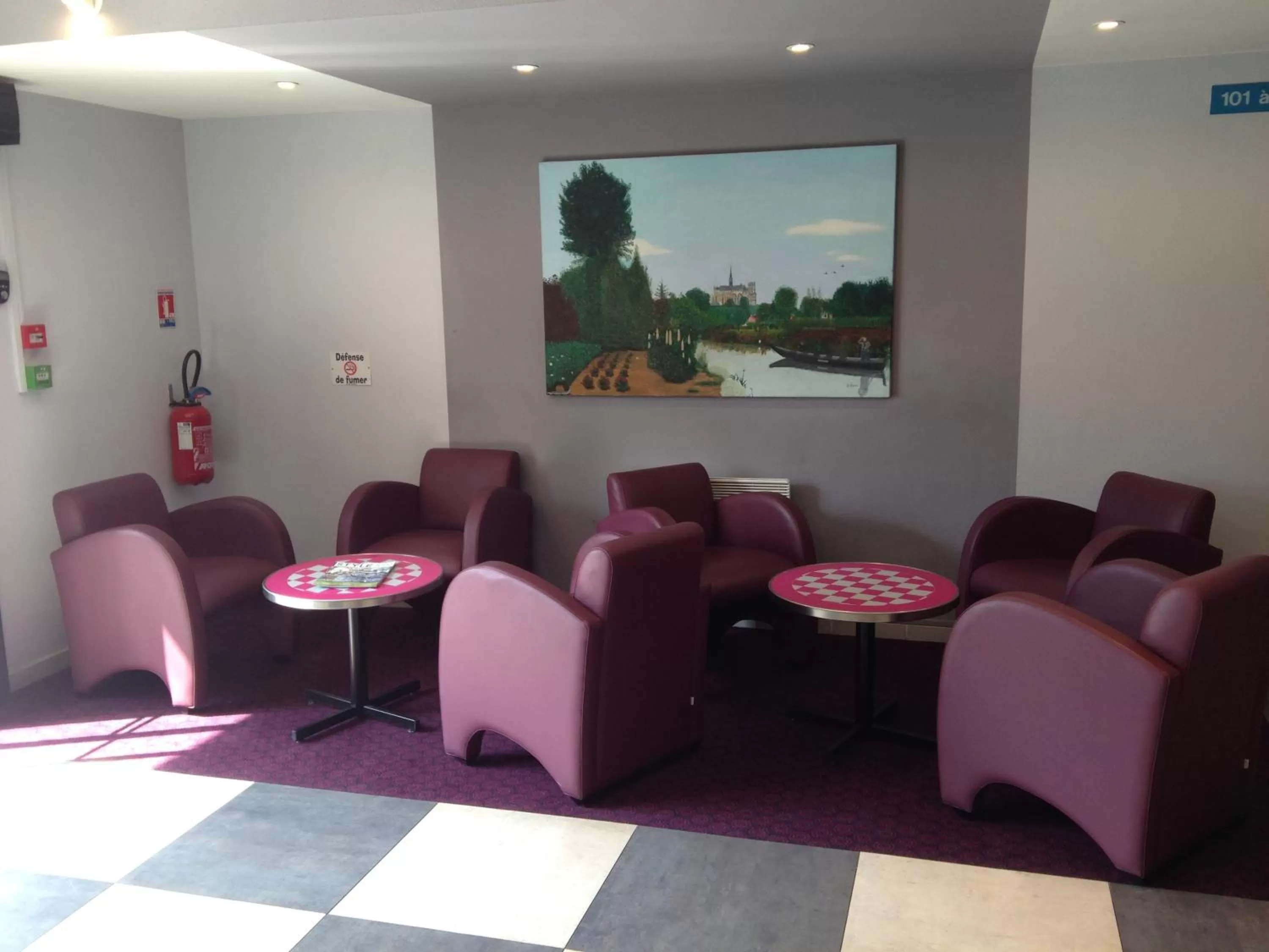 Lobby or reception in initial by balladins Amiens / Longueau