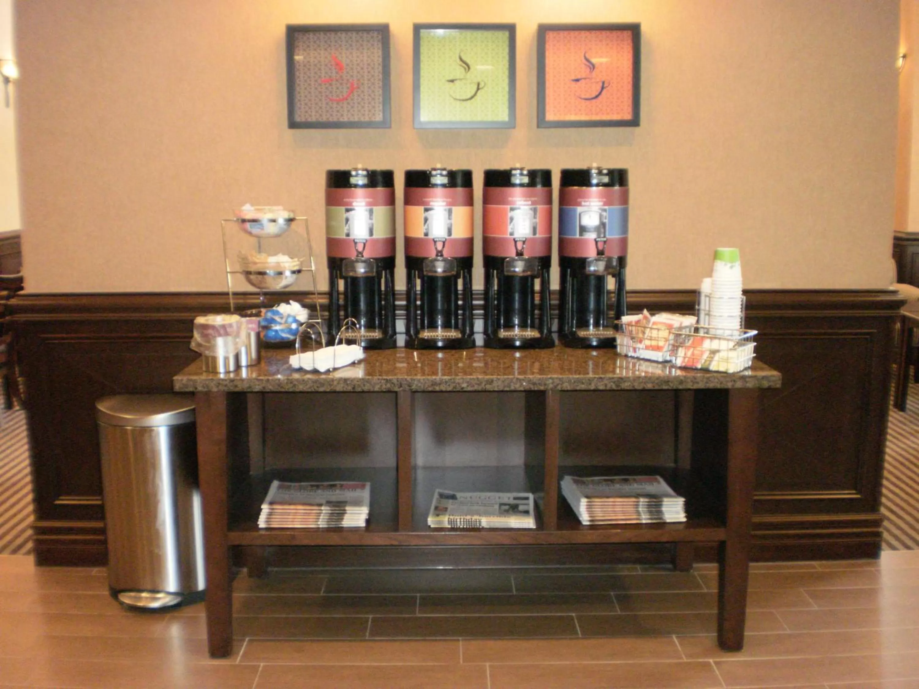 Dining area in Hampton Inn by Hilton North Bay