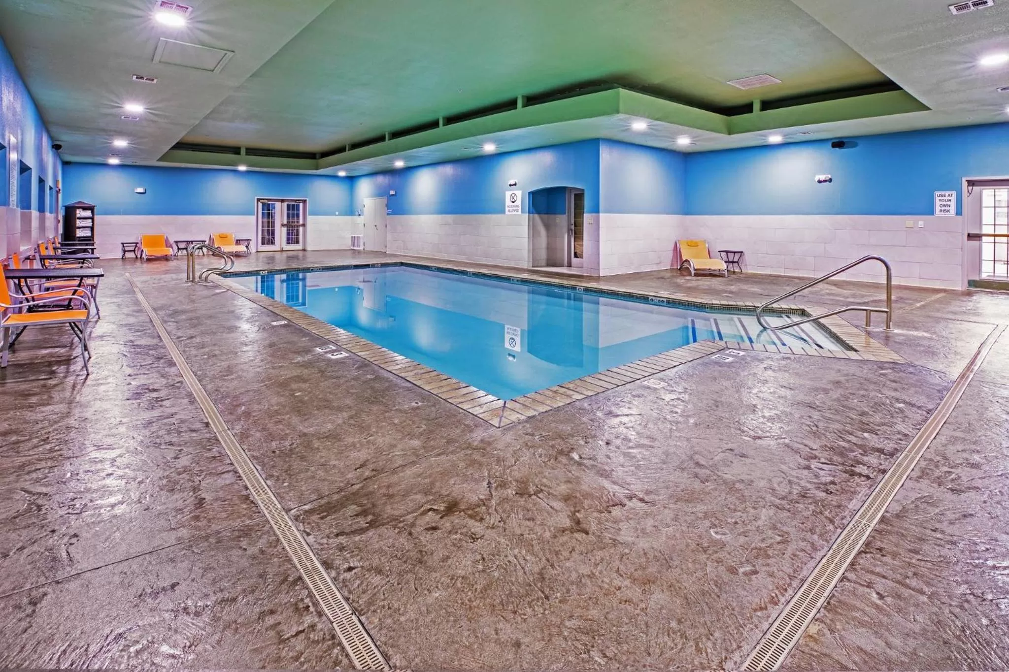Swimming pool in Holiday Inn Express Hotel and Suites Jenks by IHG