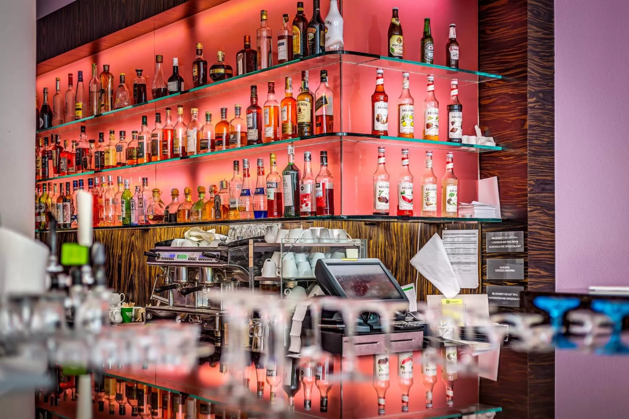 Lounge or bar in Holiday Inn Resort Warsaw Józefów by IHG