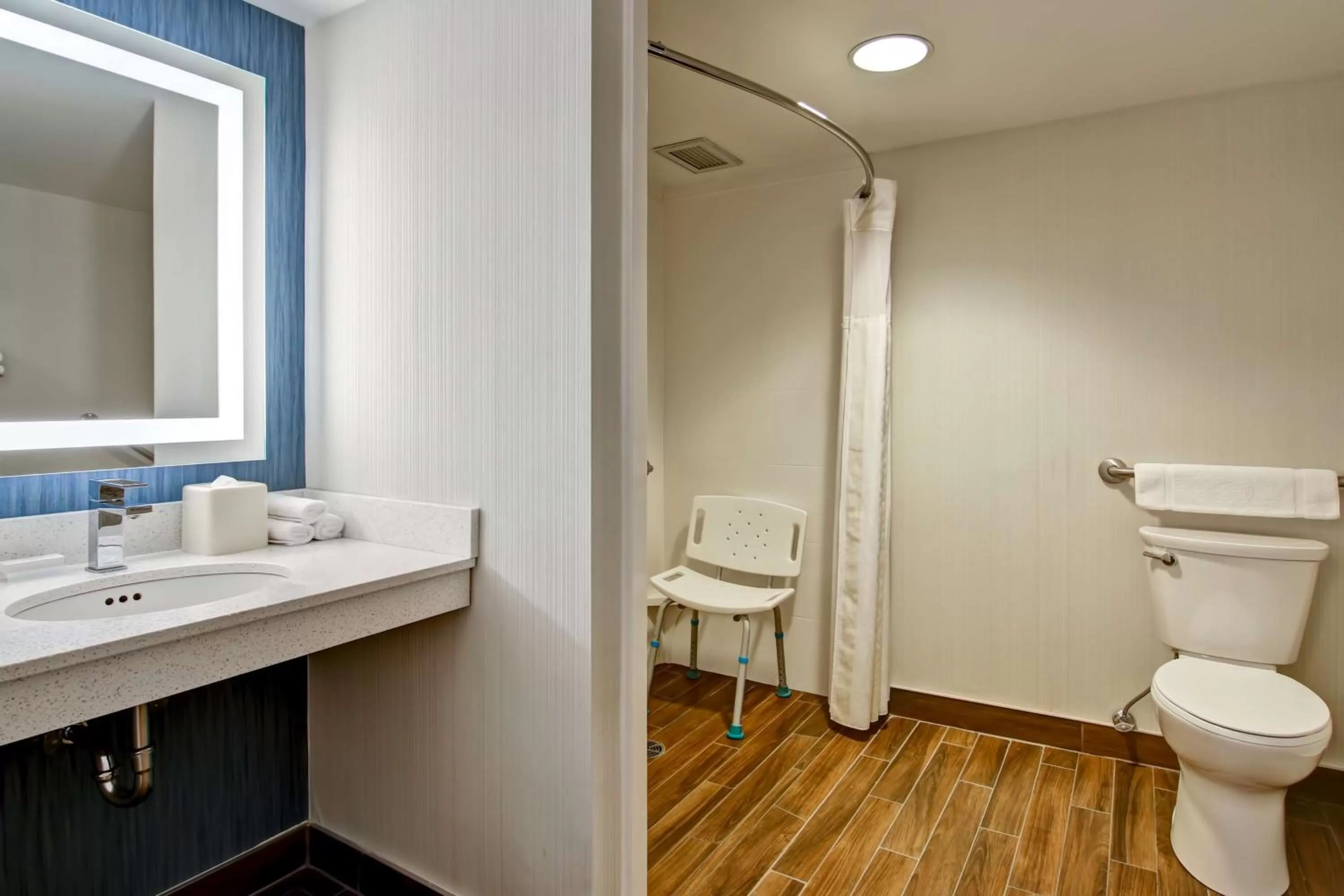 Bathroom in Hilton Garden Inn Toronto/Mississauga