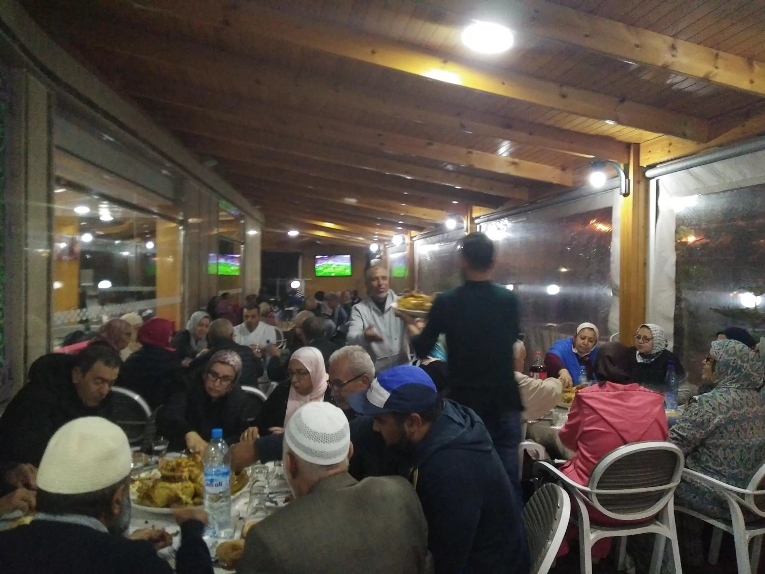 Hôtel Hadaik Ain Asserdoune