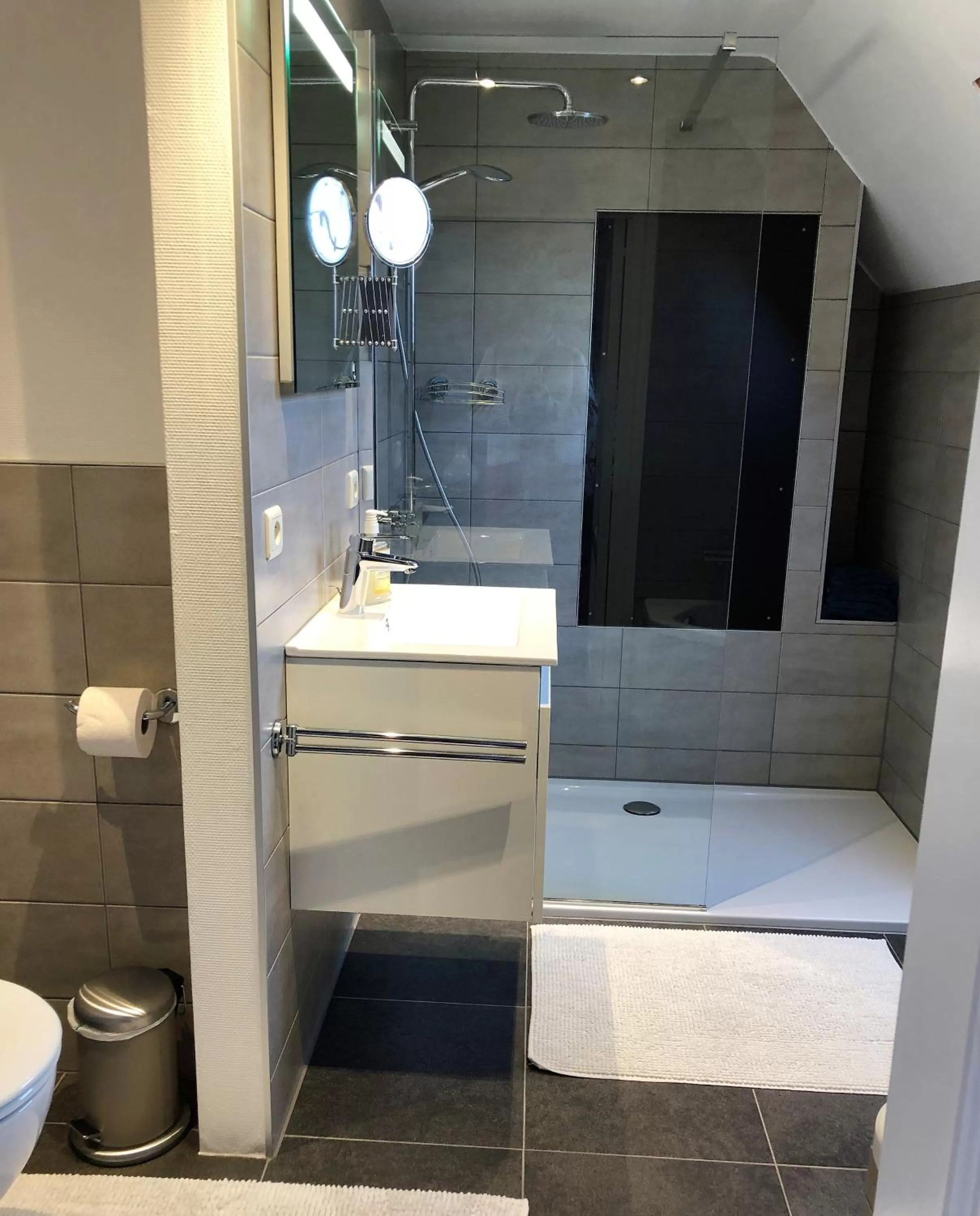 Shower in B&B Coupure