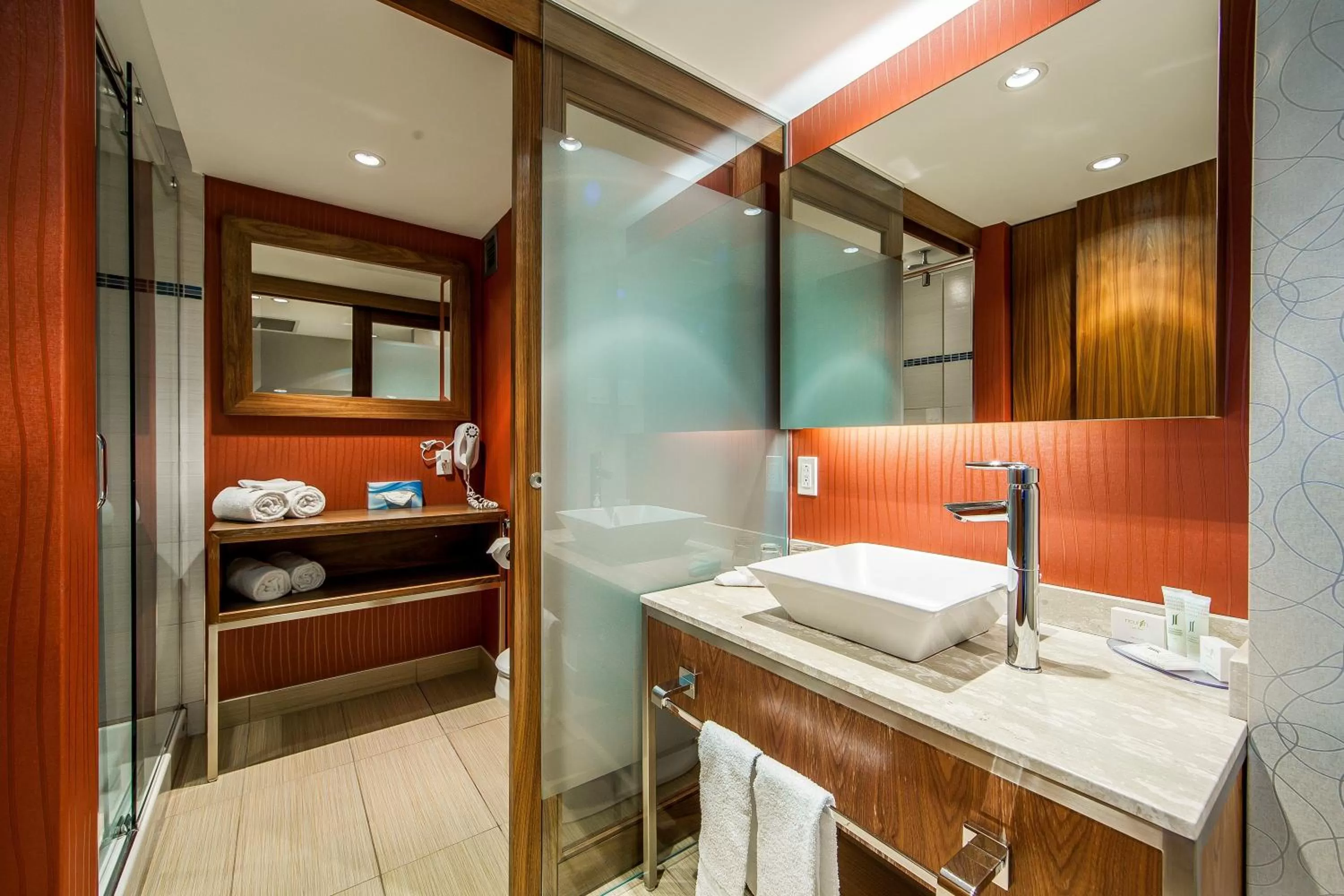 Bathroom in Hotel Universel Montréal