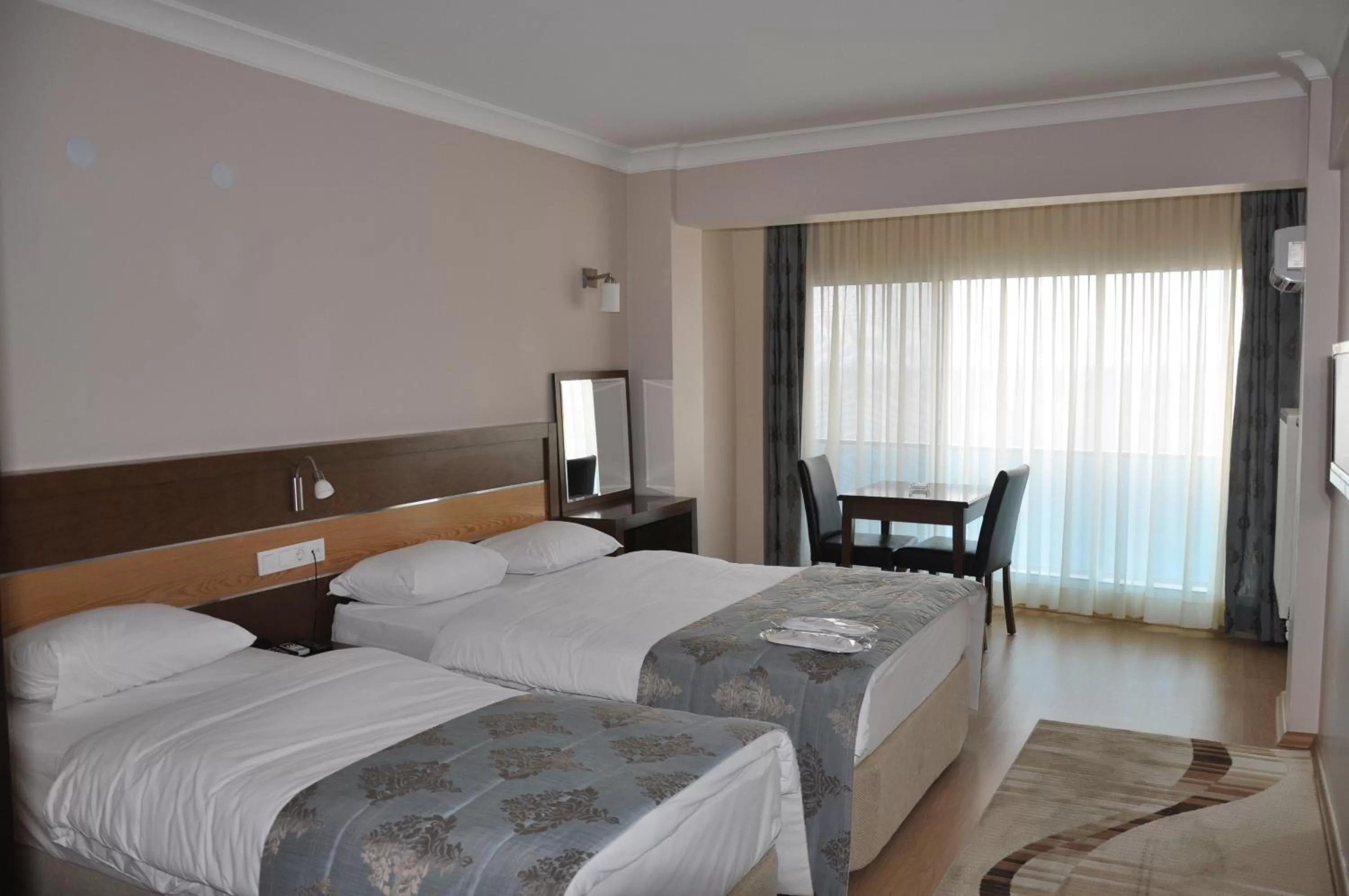 Day, Bed in Perla Hotel