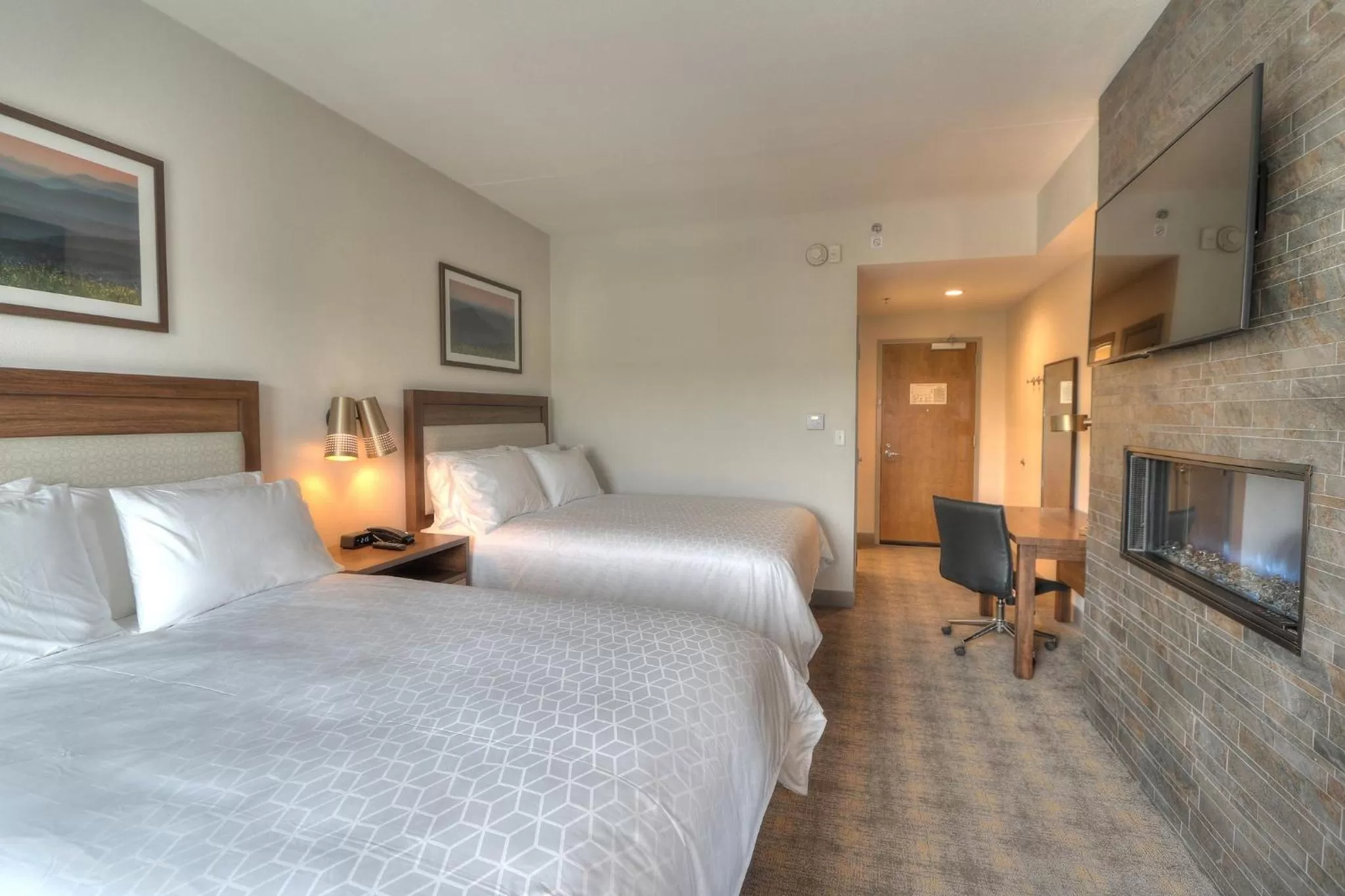 Photo of the whole room, Bed in Holiday Inn & Suites Pigeon Forge Convention Center by IHG