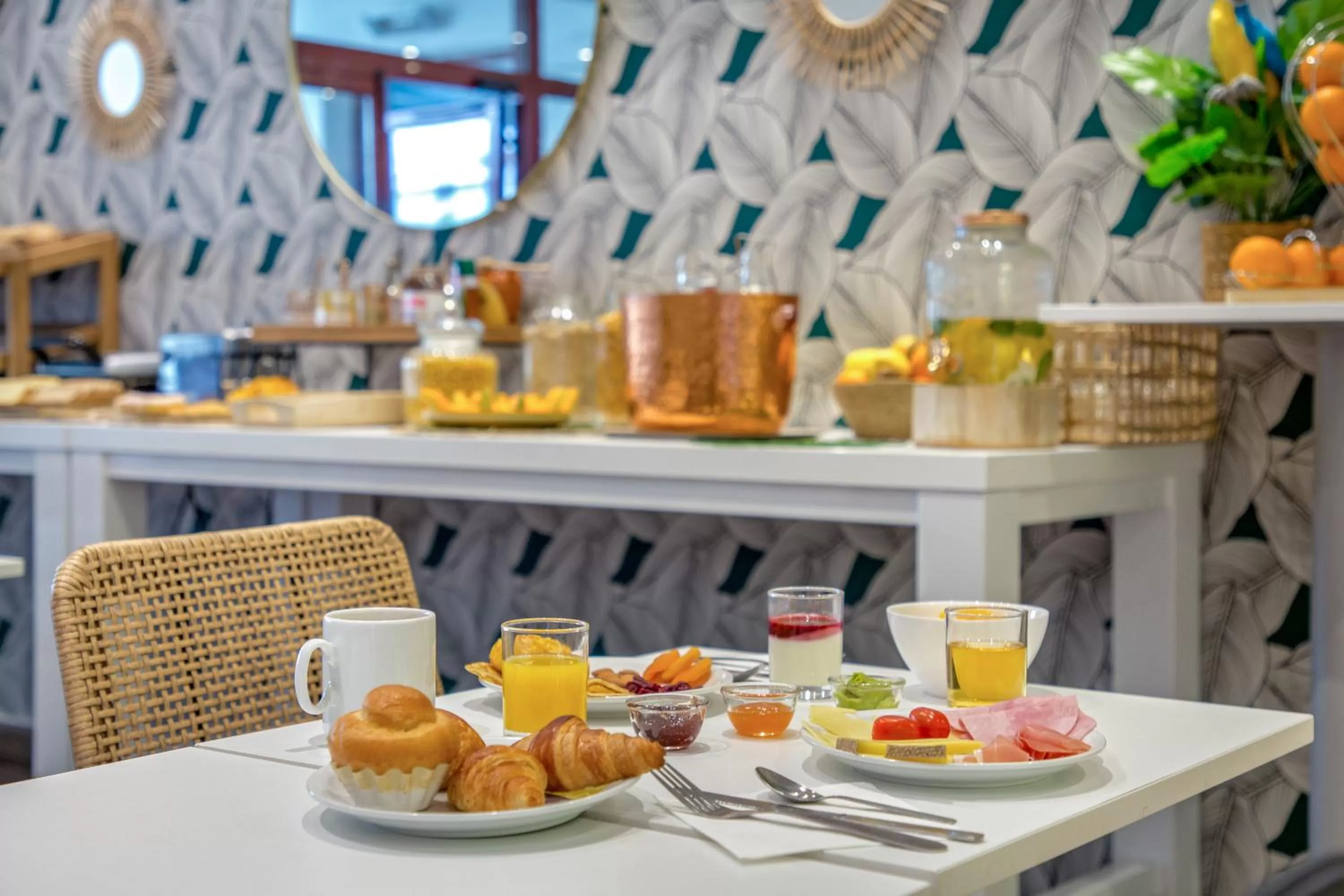 Food and drinks in Novotel Suites Perpignan Centre - Grandes Suites & Confort Centre-Ville