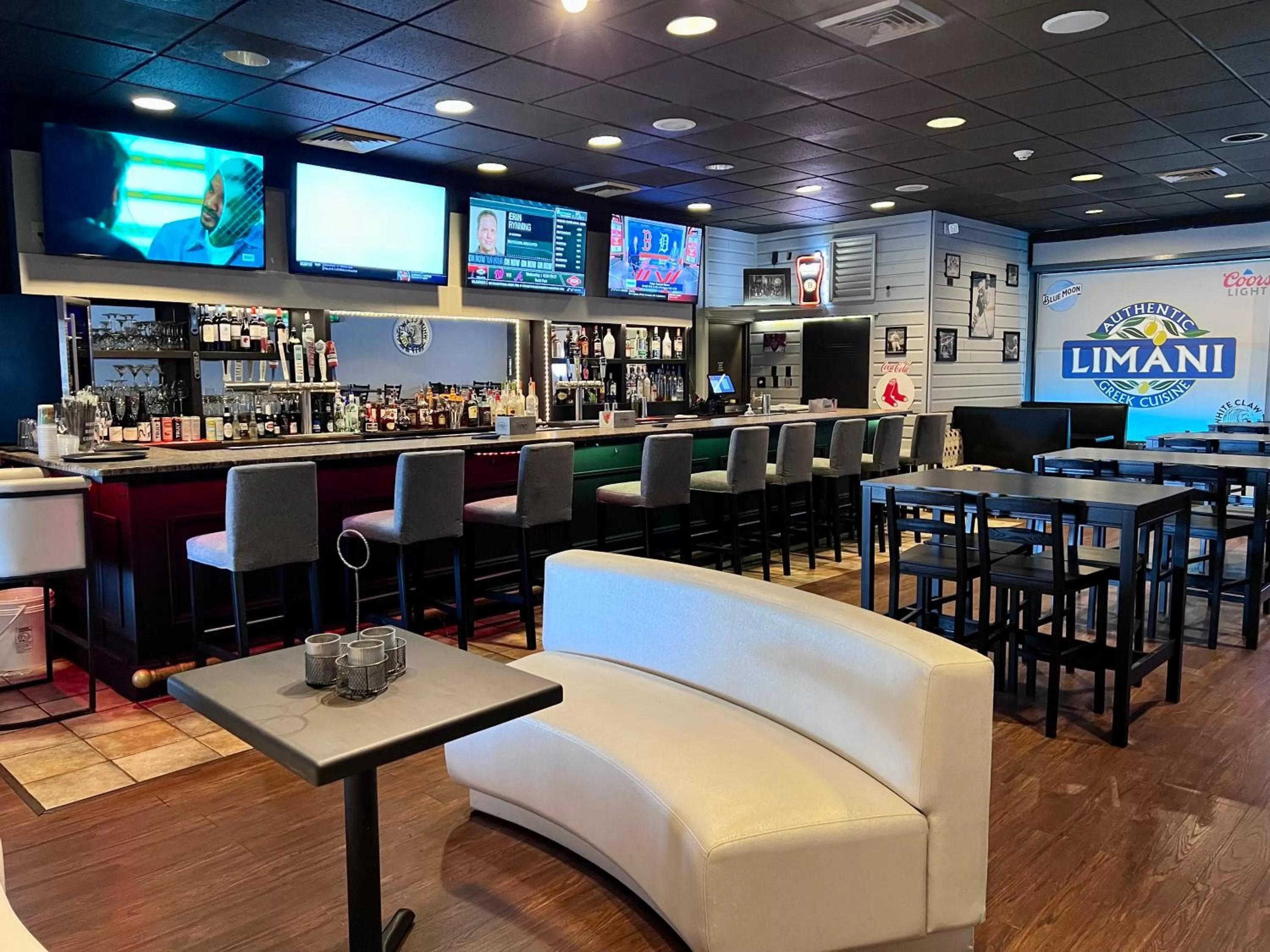 Restaurant/places to eat in Falmouth Inn