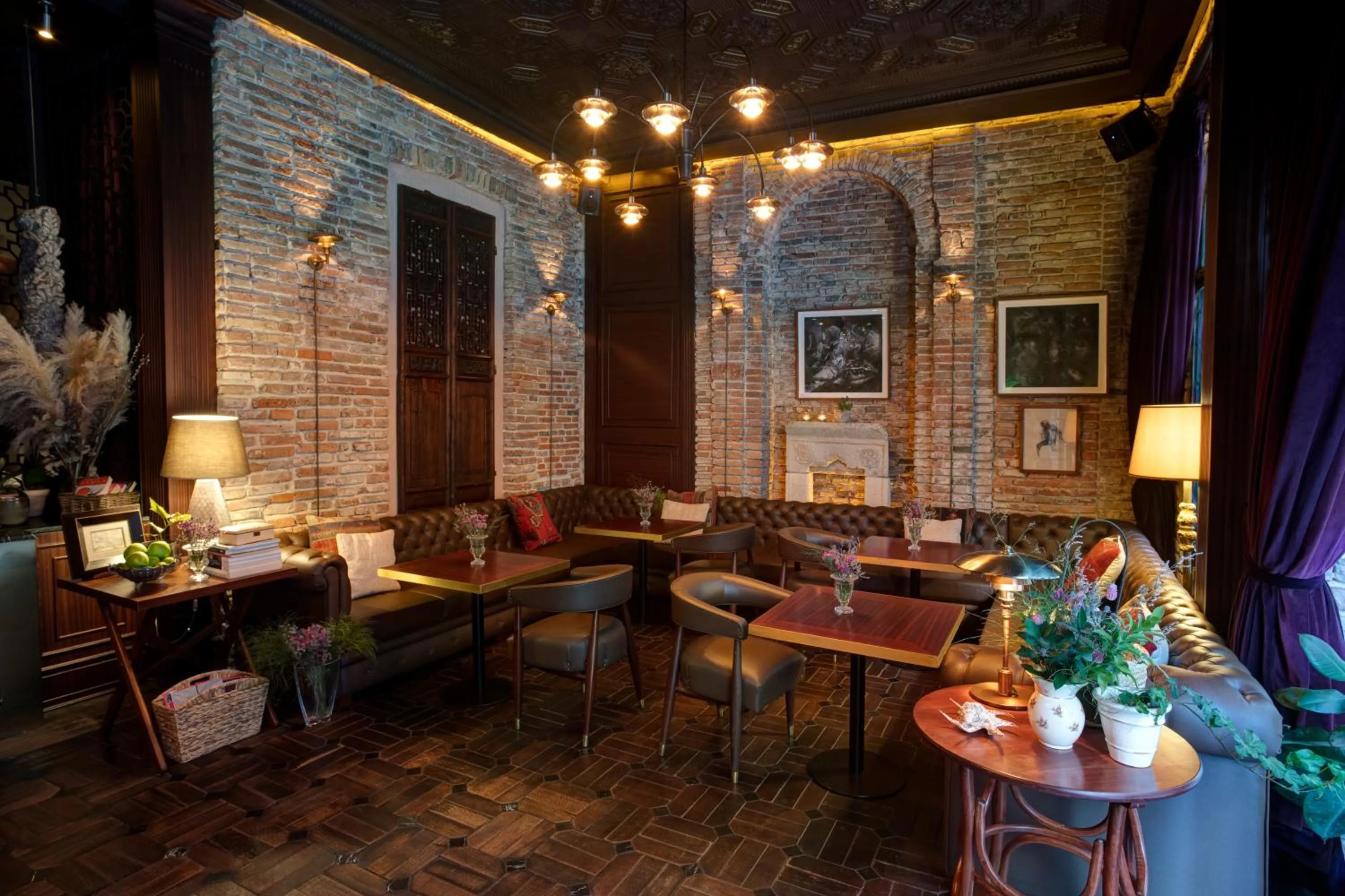 Restaurant/places to eat in Georges Hotel Galata