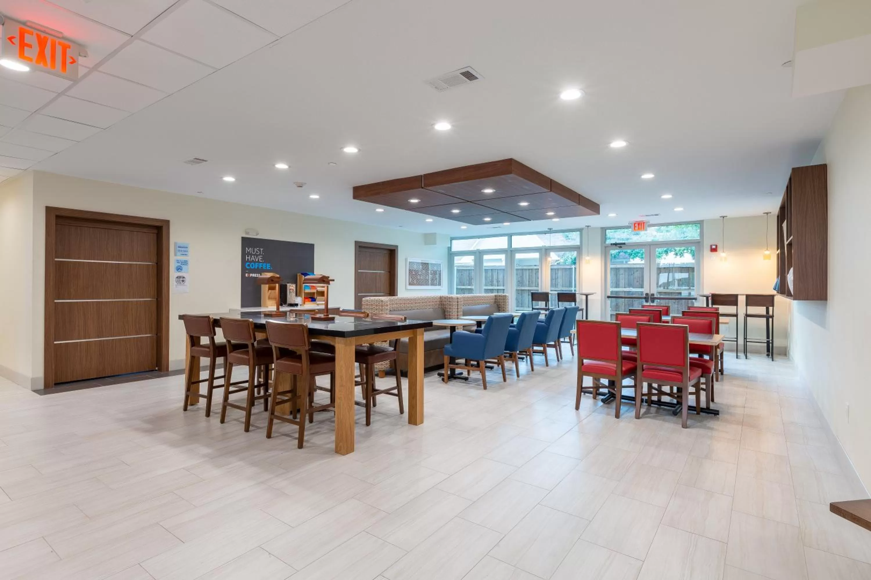 Breakfast in Holiday Inn Express & Suites Arlington North – Stadium Area by IHG