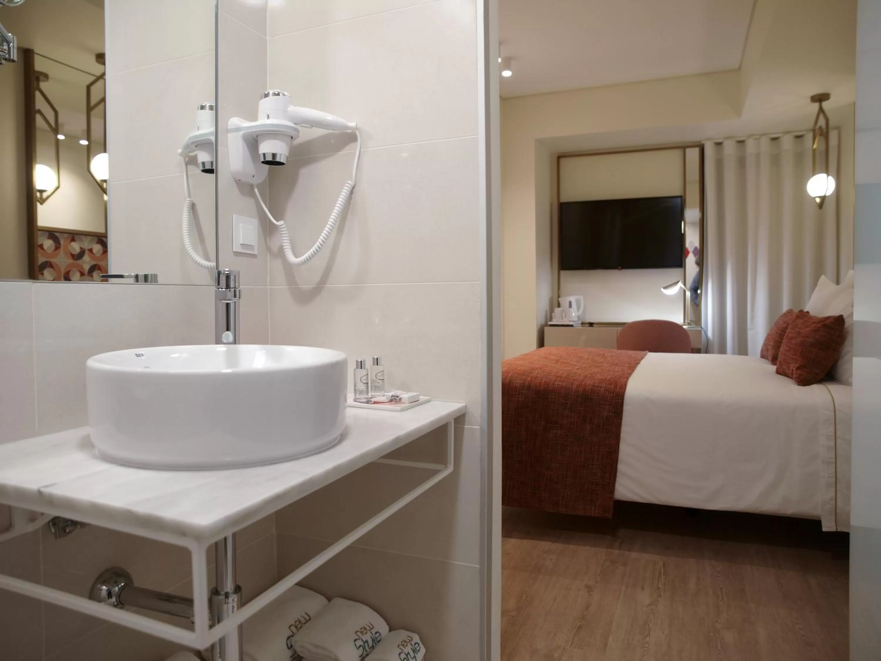 Bathroom, Bed in New Style Lisbon Hotel