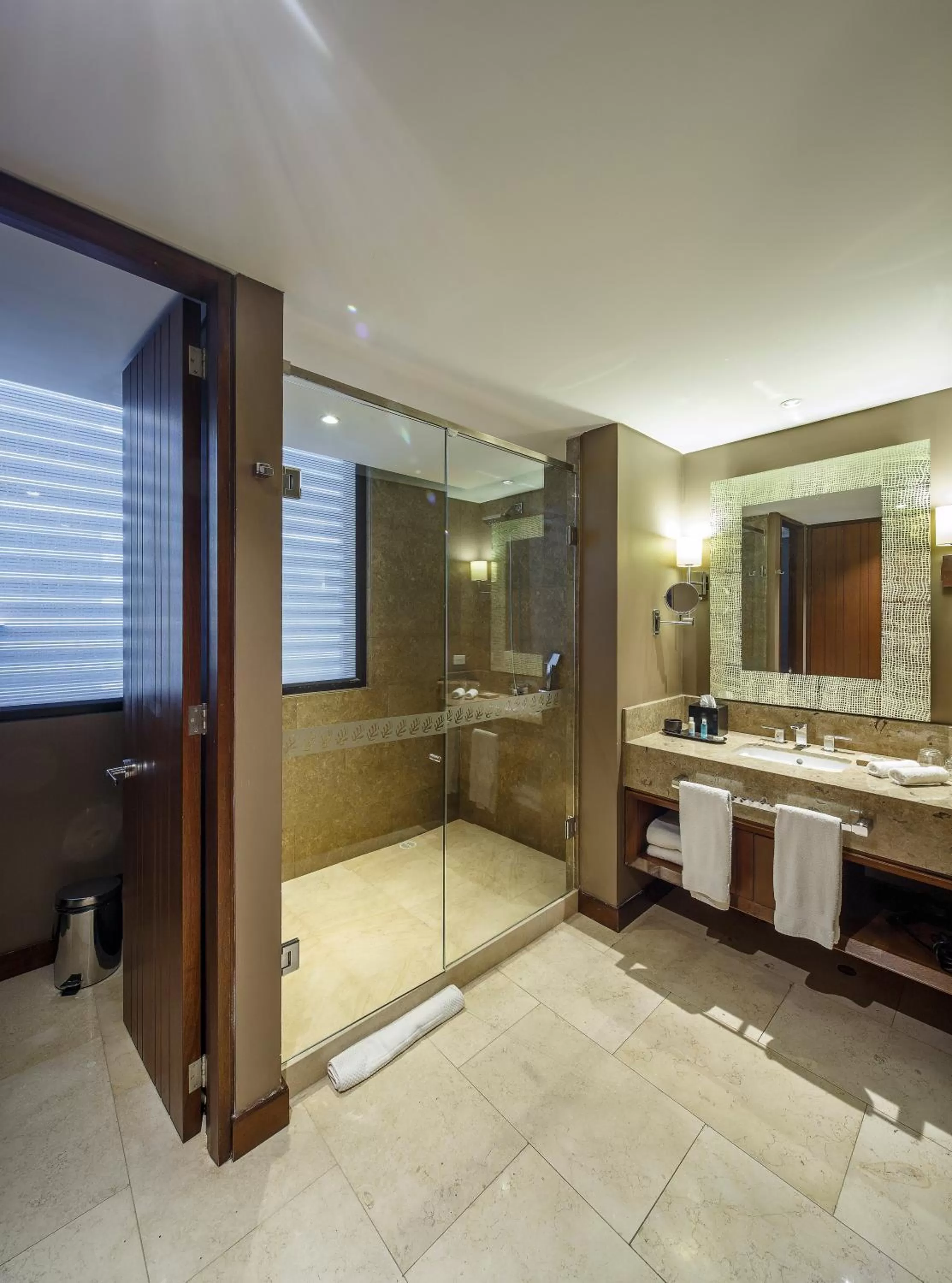 Bathroom in Hotel Chico 97 By OxoHotel