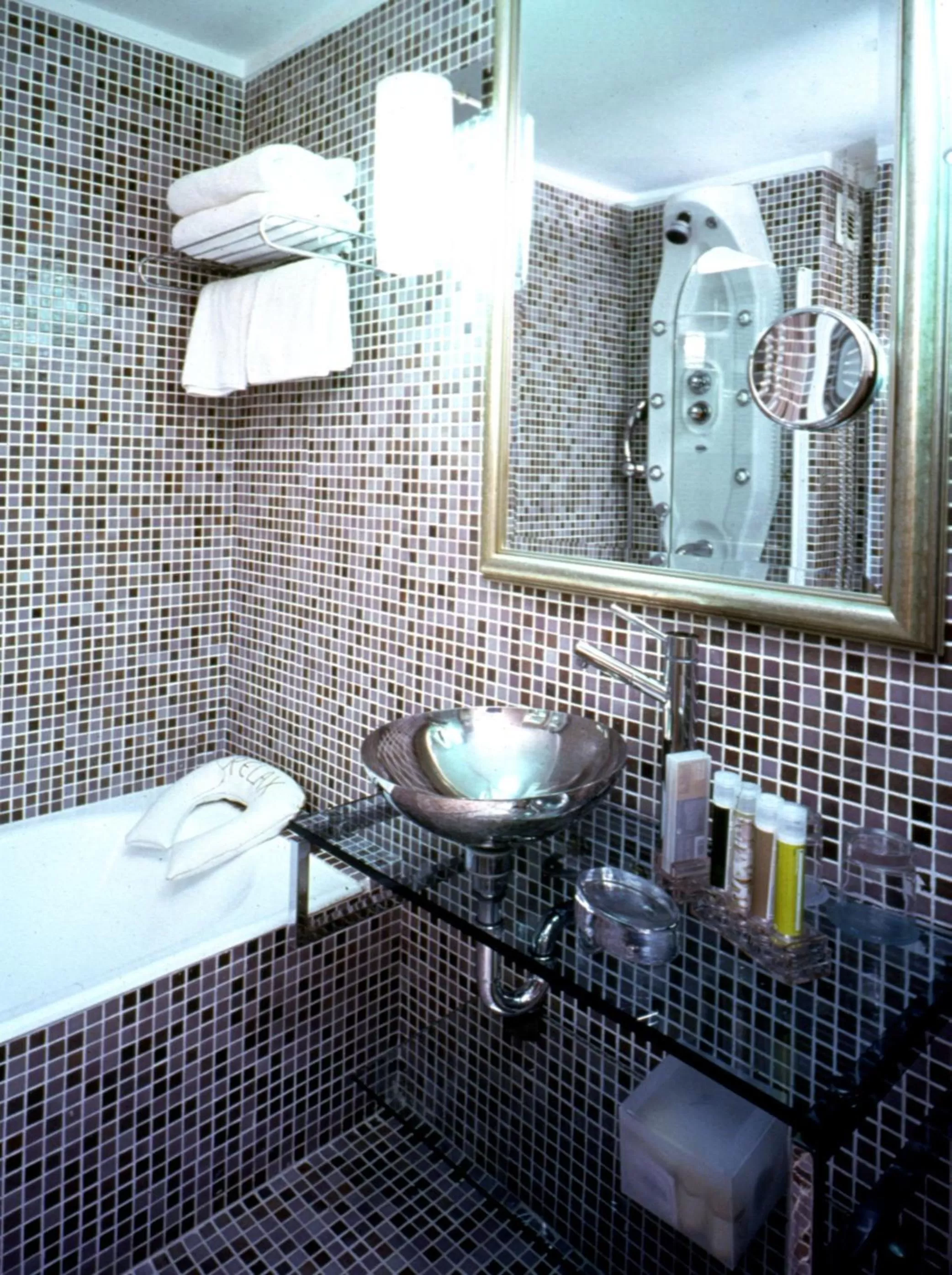 Bathroom in St George Lycabettus Lifestyle Hotel