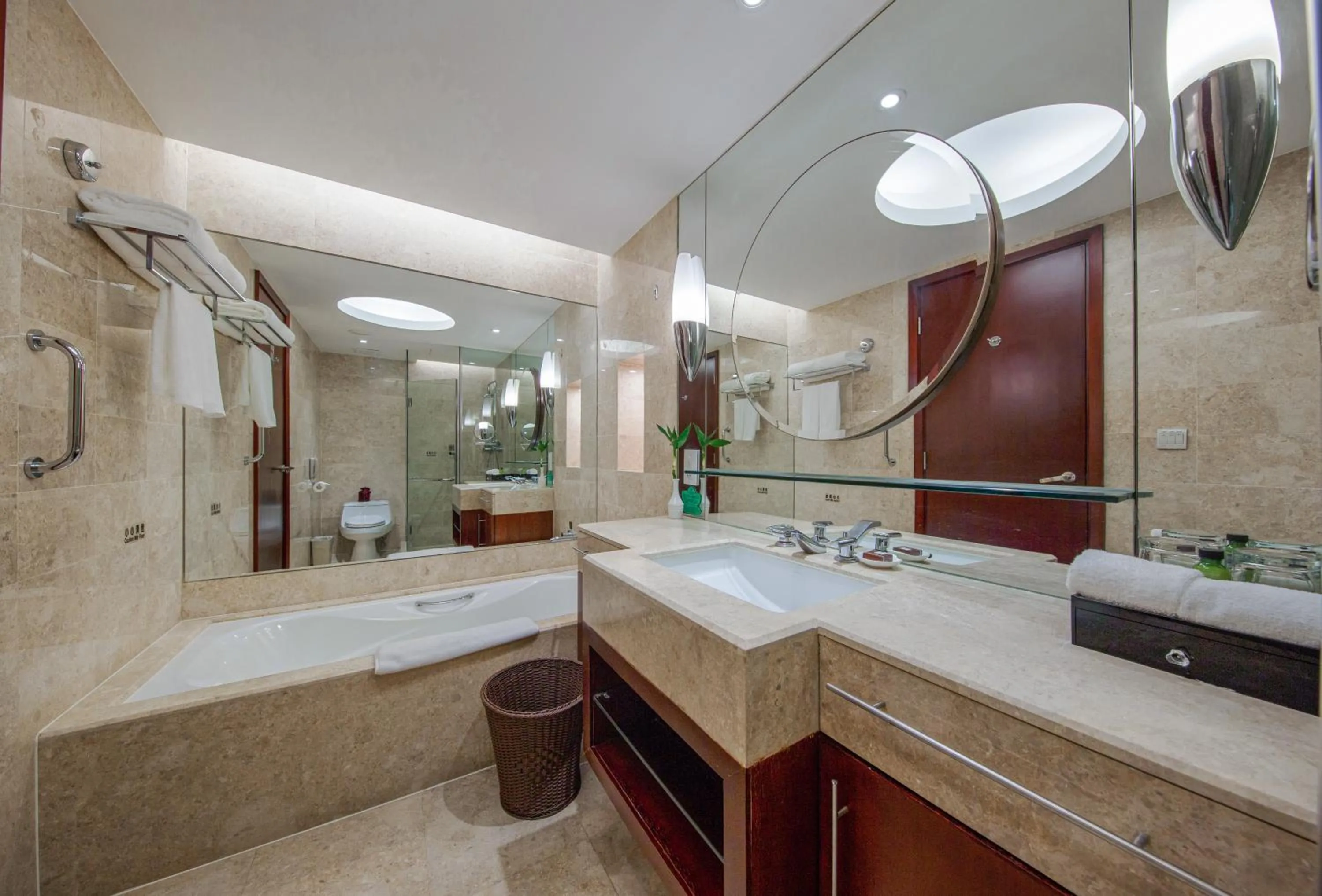 Bathroom in Park Plaza Changzhou, A member of Radisson Hotel&Resorts