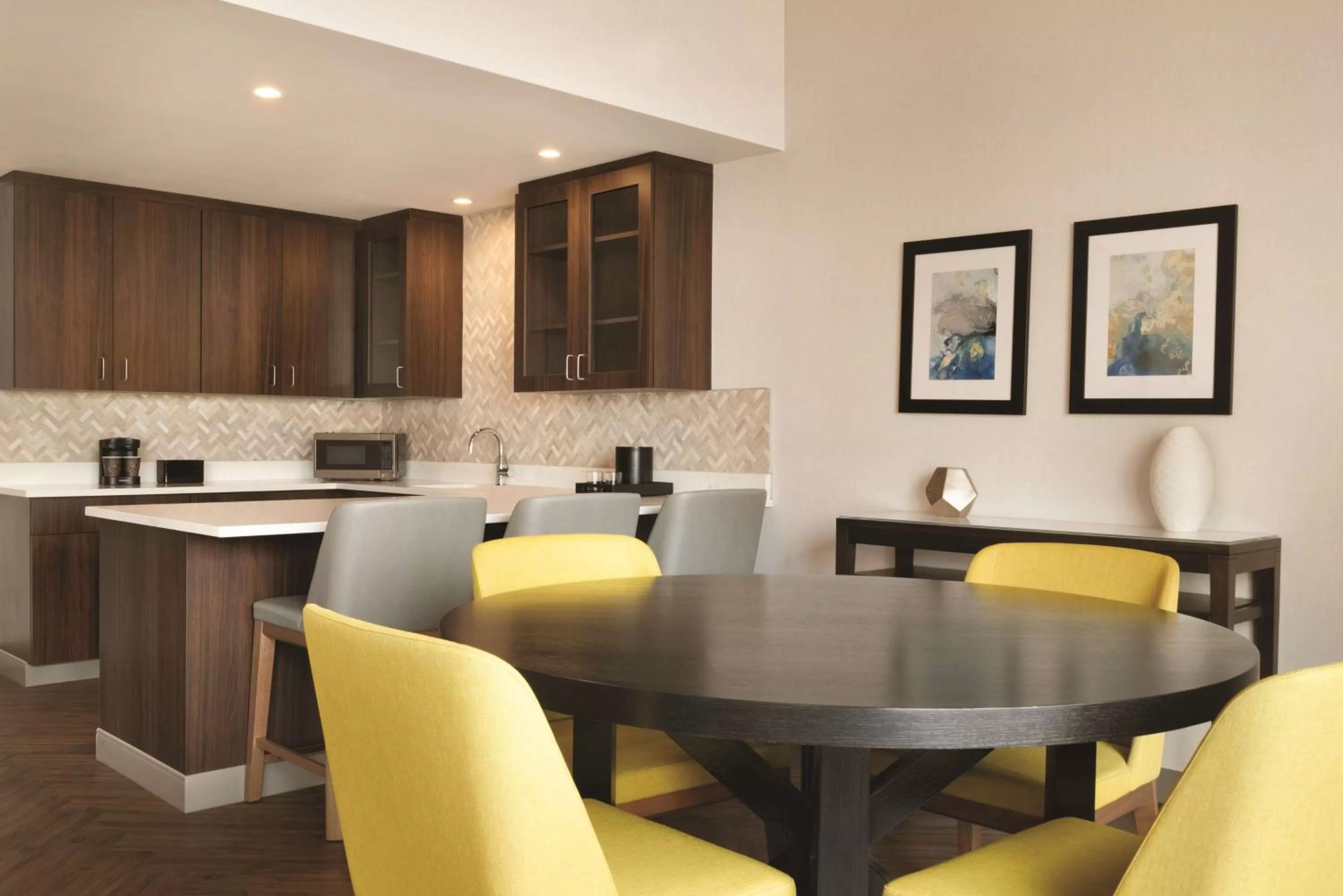 Living room in Embassy Suites by Hilton Indianapolis Downtown