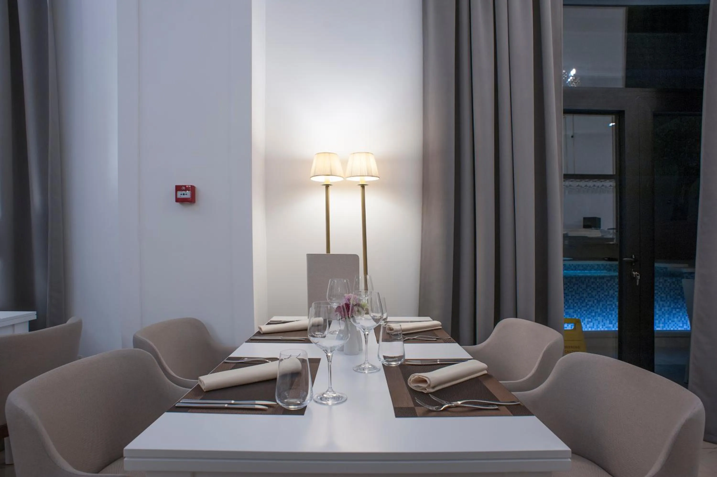 Restaurant/places to eat in Hotel Moskva